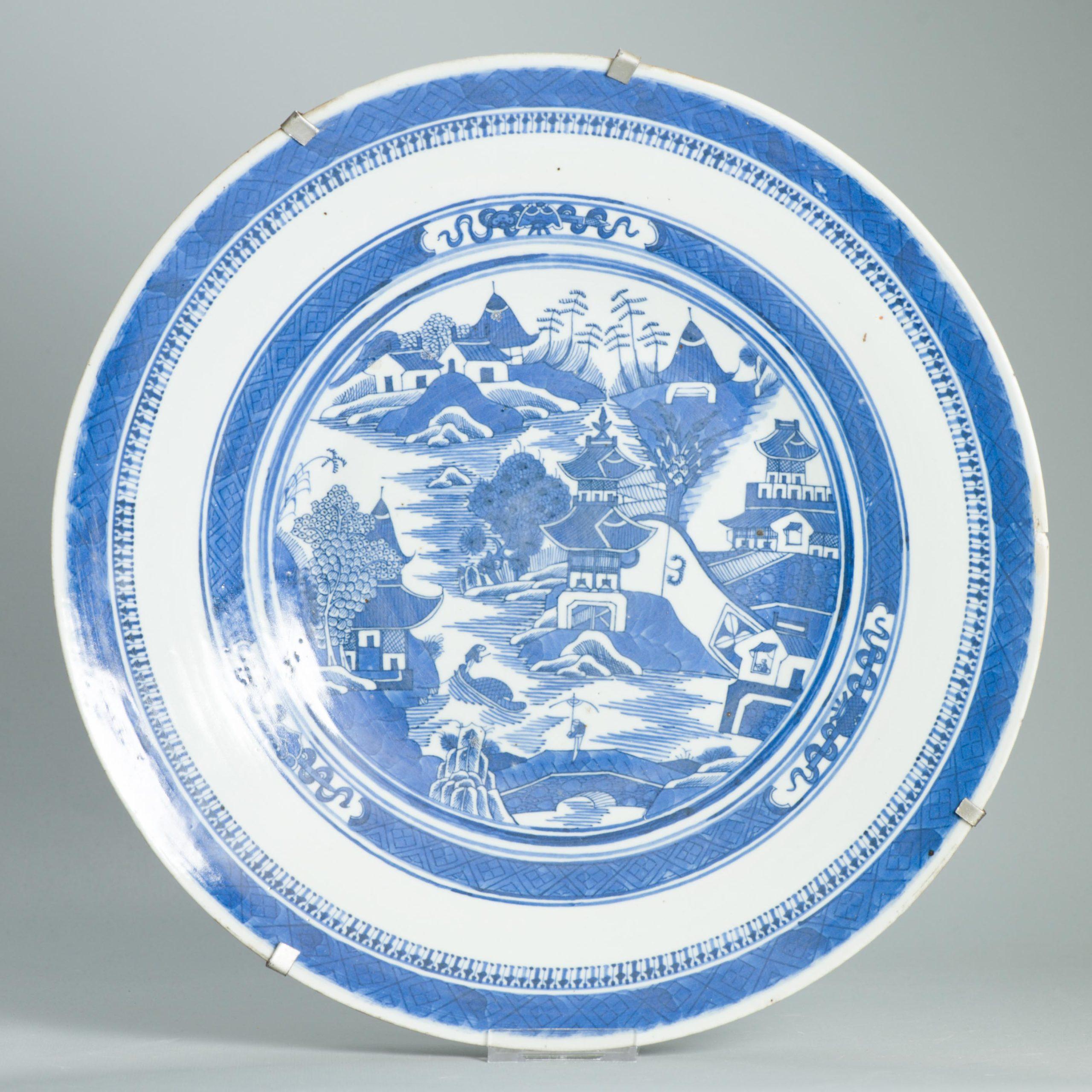 Large Charger Antique late 18th / 19th c Chinese Porcelain Landscape Scene For Sale 9