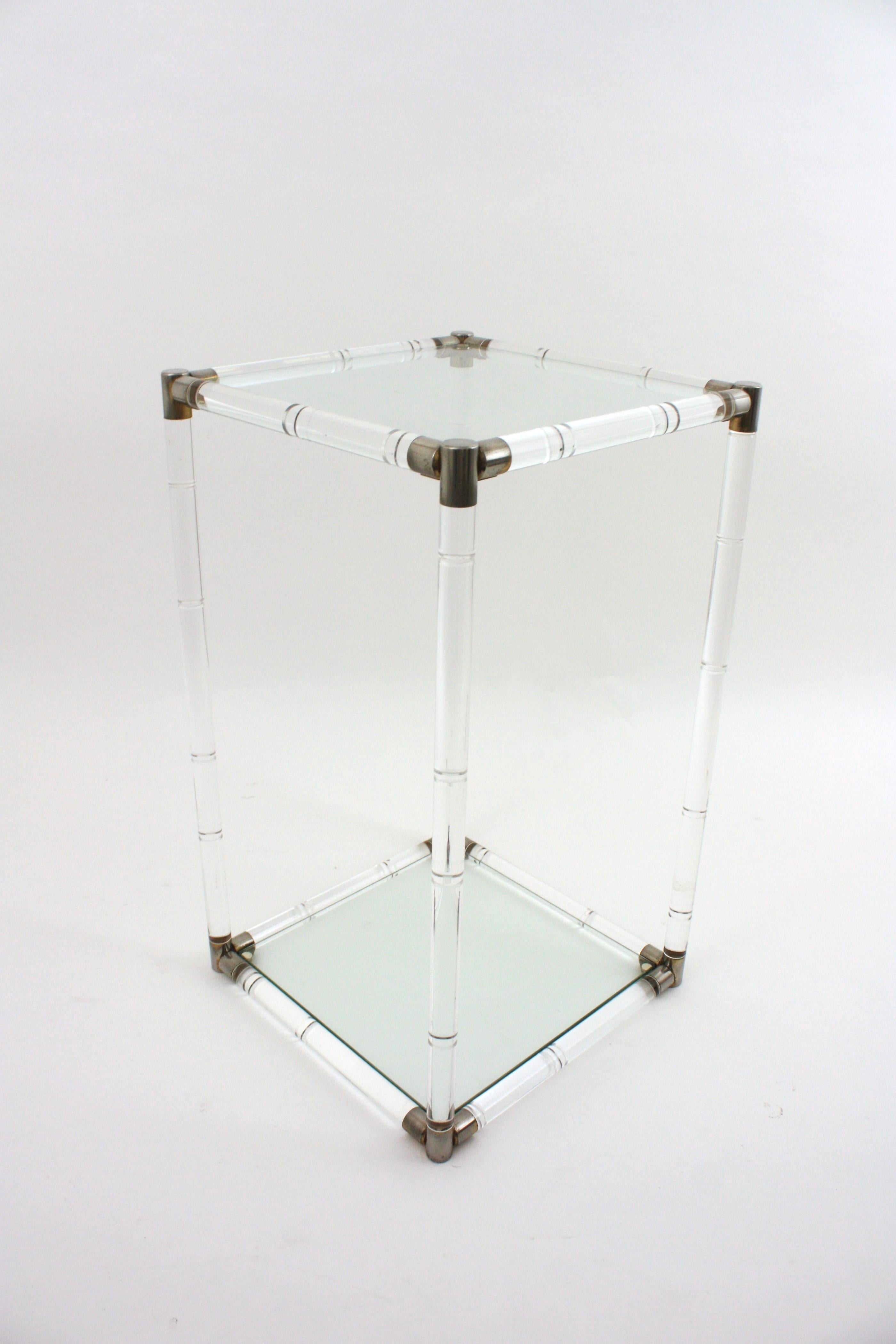 Grande table d'appoint de style Charles Hollis Jones en lucite et verre en vente 3