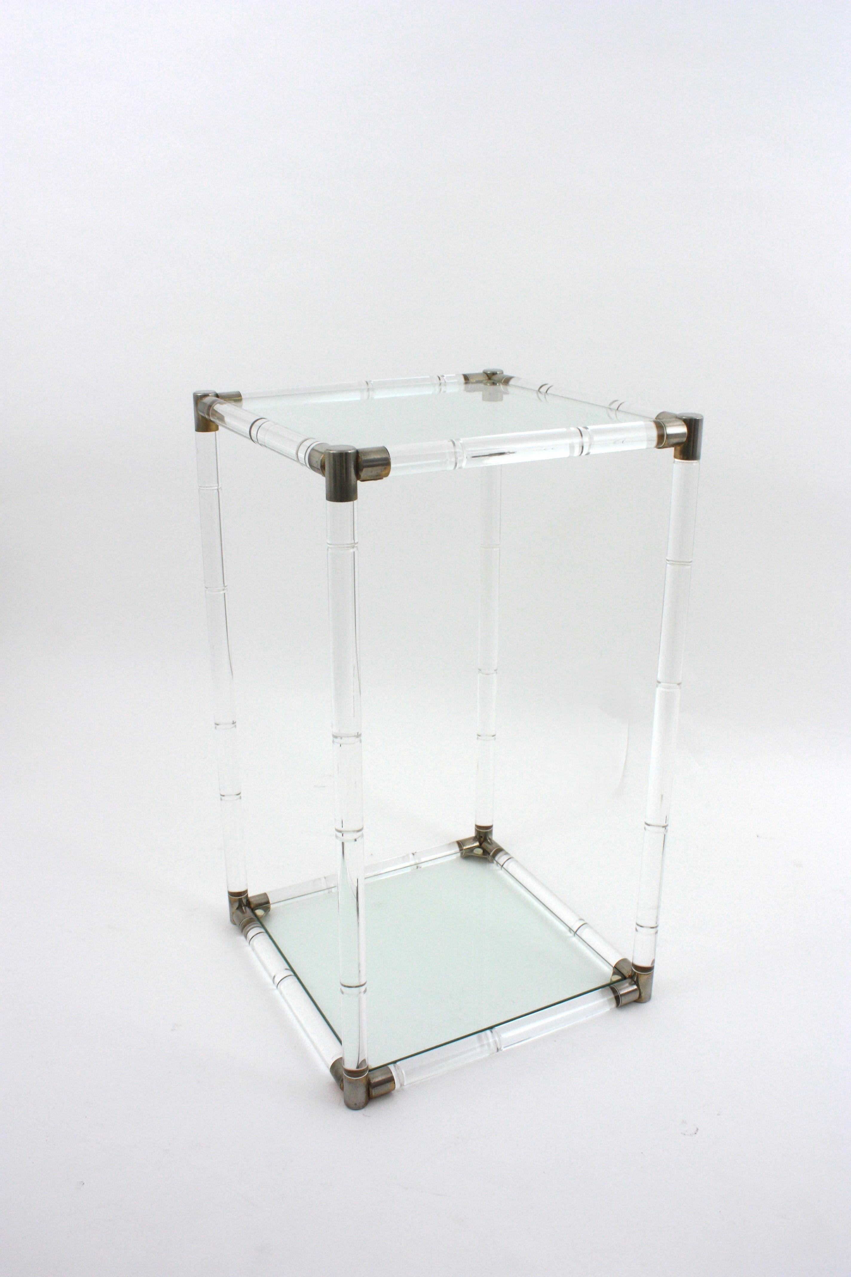 Grande table d'appoint de style Charles Hollis Jones en lucite et verre en vente 4