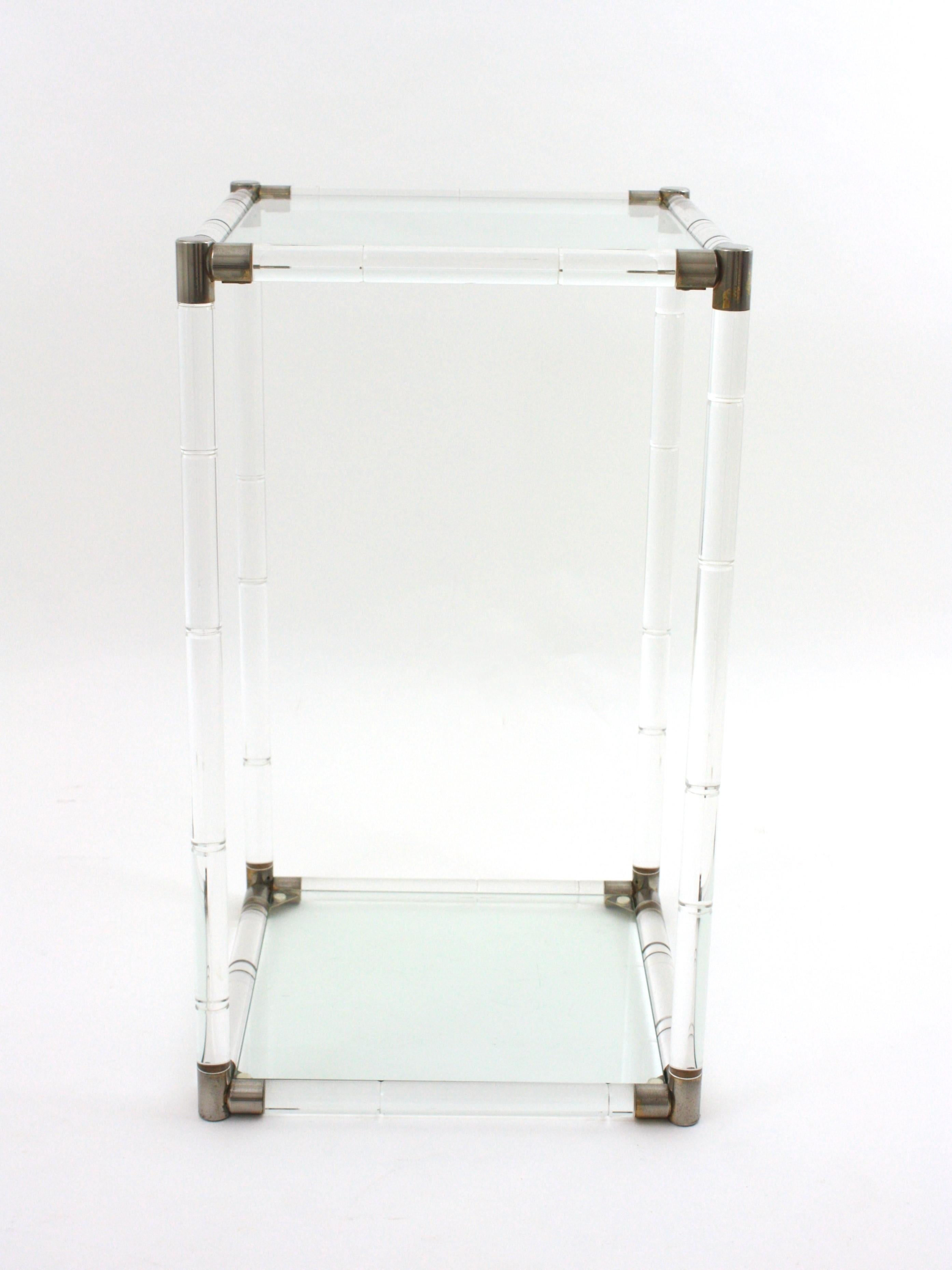 Grande table d'appoint de style Charles Hollis Jones en lucite et verre Bon état - En vente à Barcelona, ES