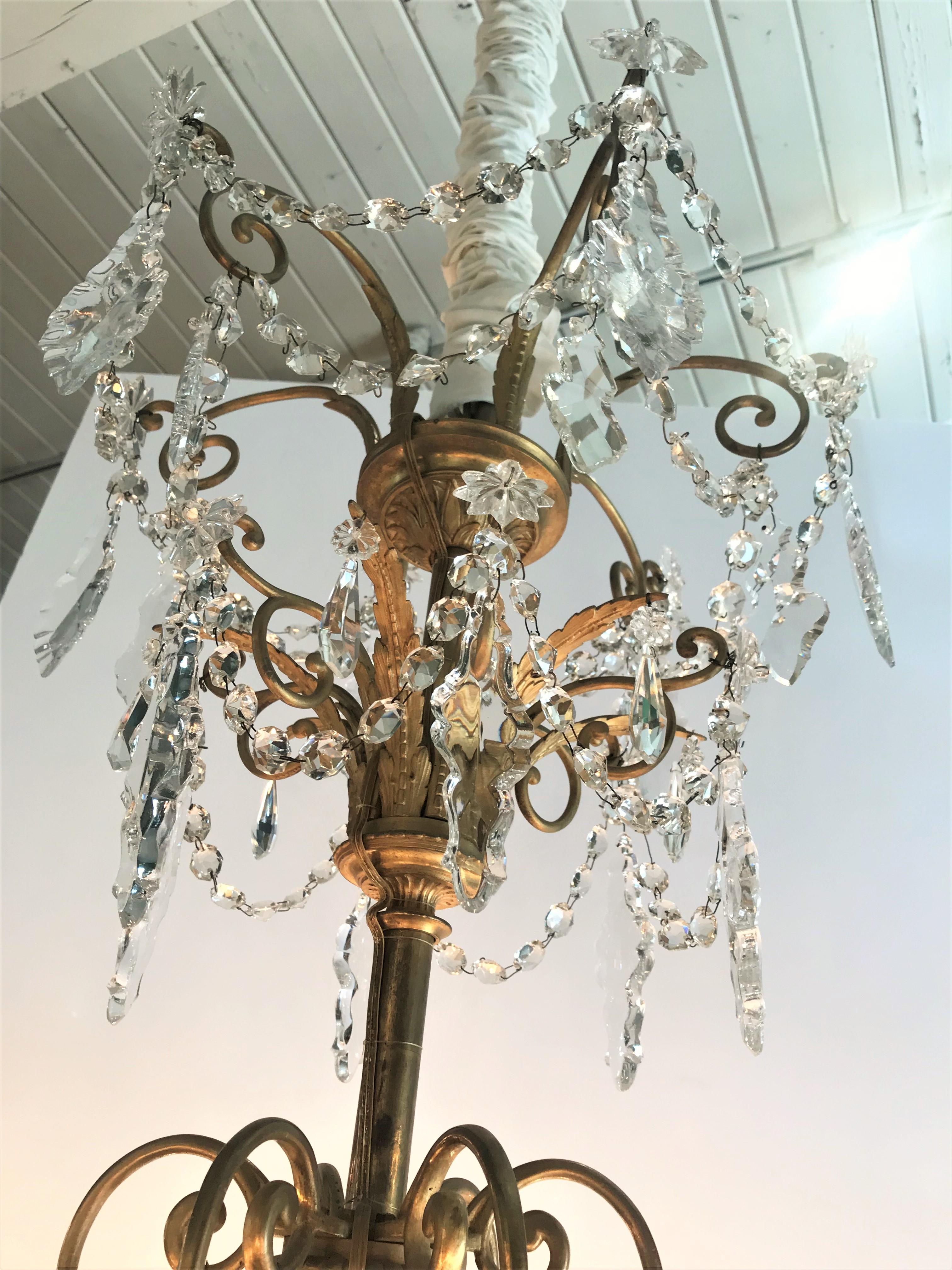 Grande lampadario di cristallo Charles X a 32 luci con pendente a soffitto antico LA CA in vendita 10