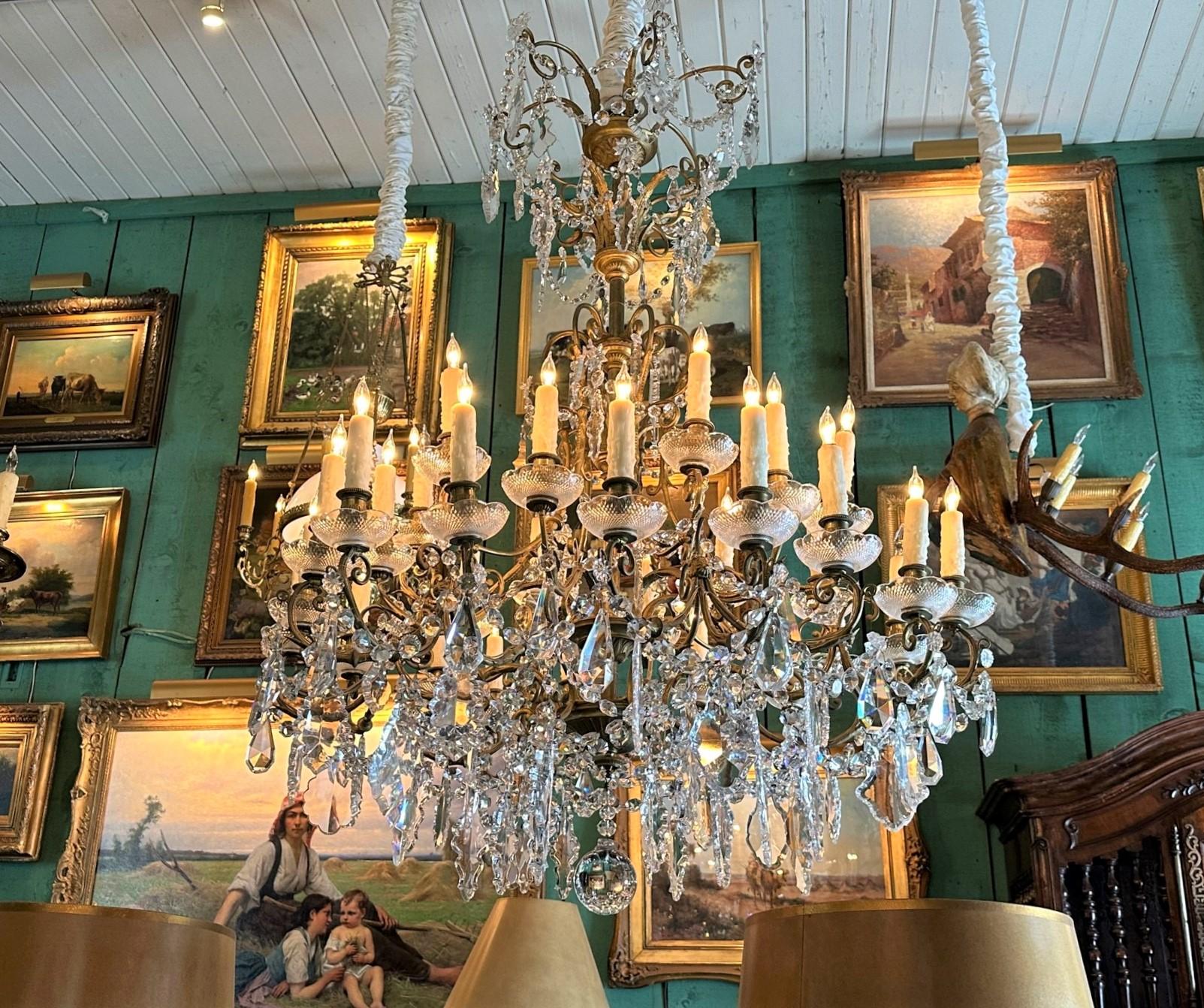 lampadario di cristallo antico