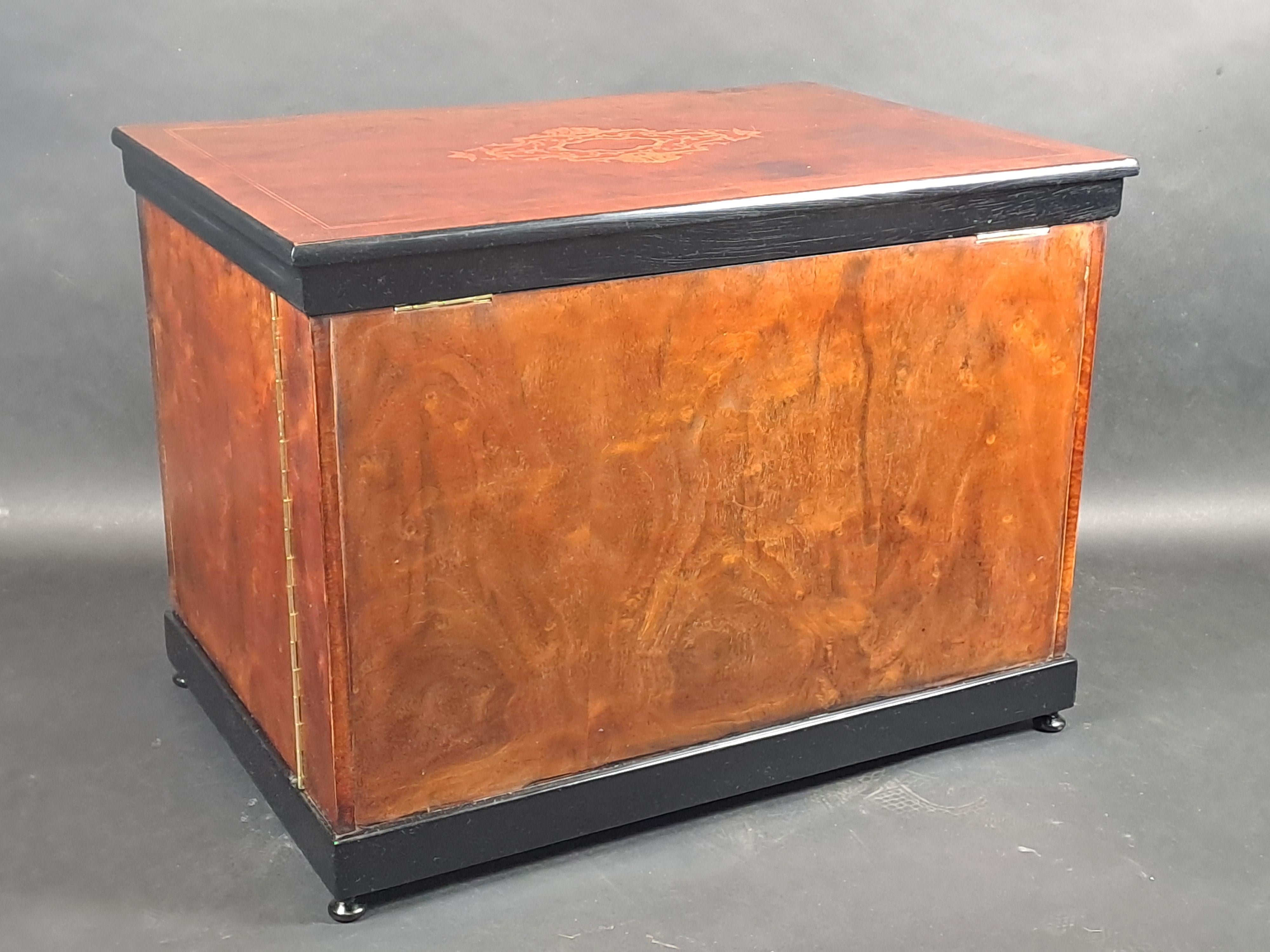 Large Charles X Style Cocktail Bar In Marquetry For Sale 6