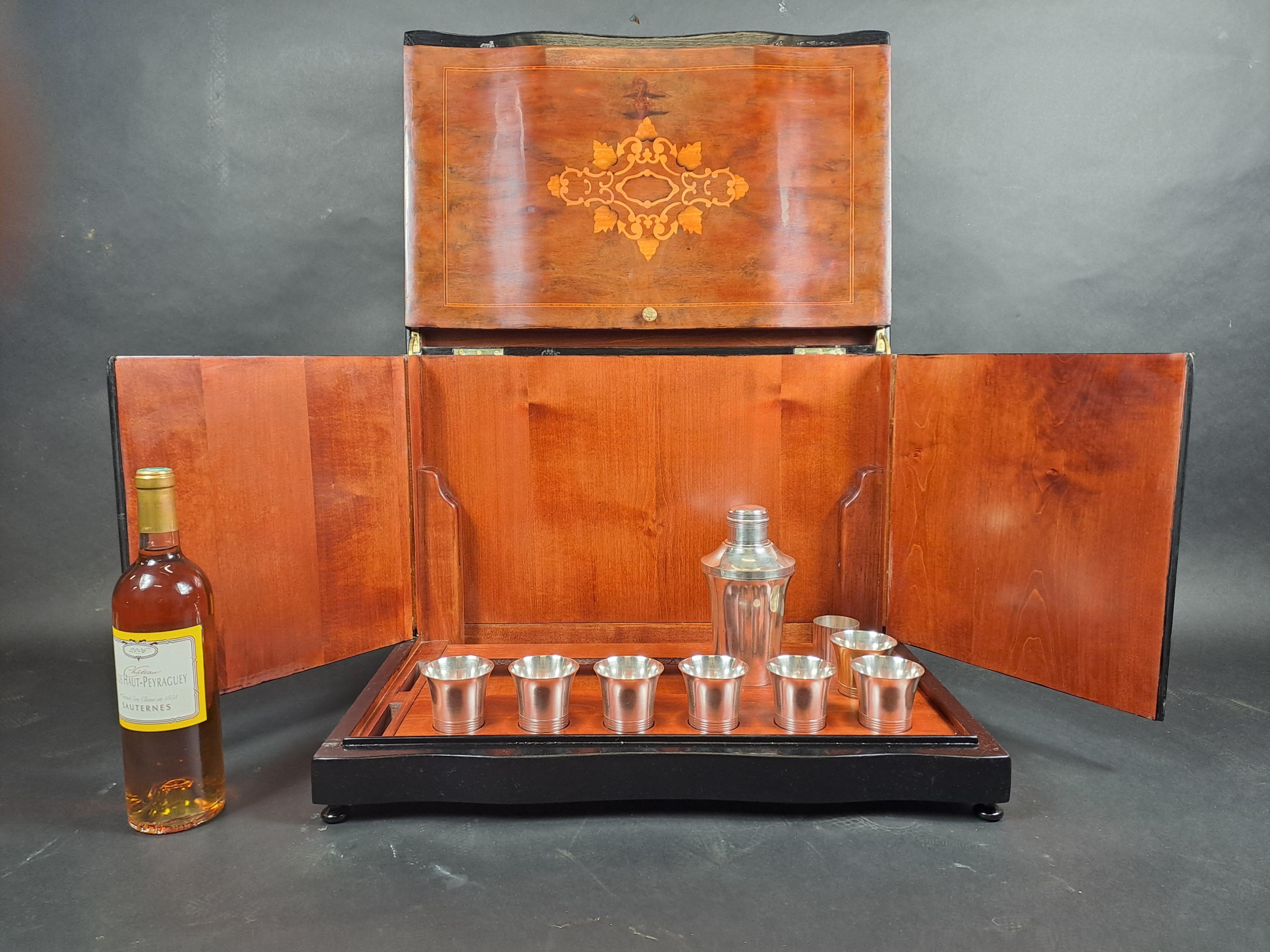 Large Charles X Style Cocktail Bar In Marquetry In Good Condition For Sale In BARSAC, FR