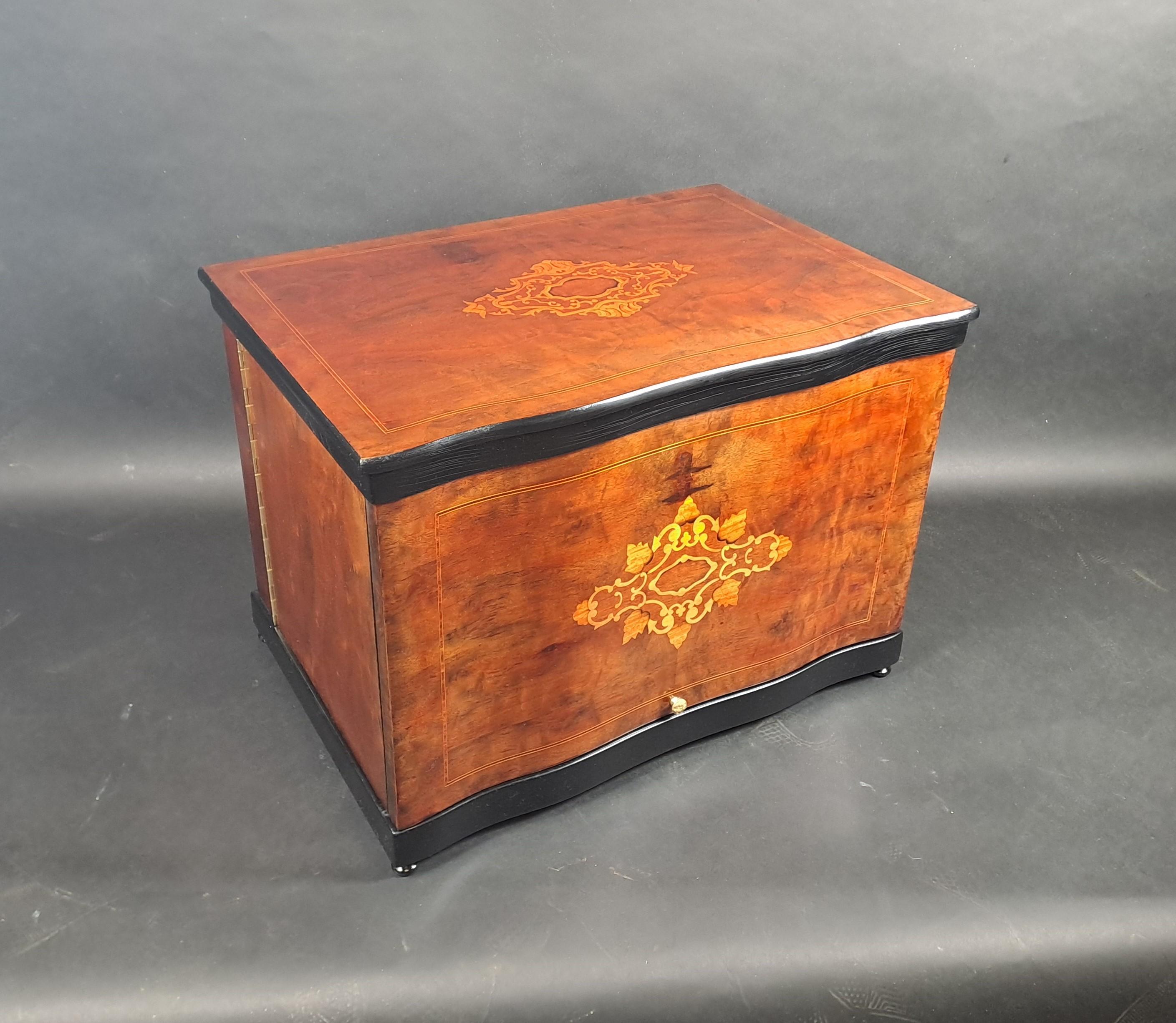 Large Charles X Style Cocktail Bar In Marquetry For Sale 1