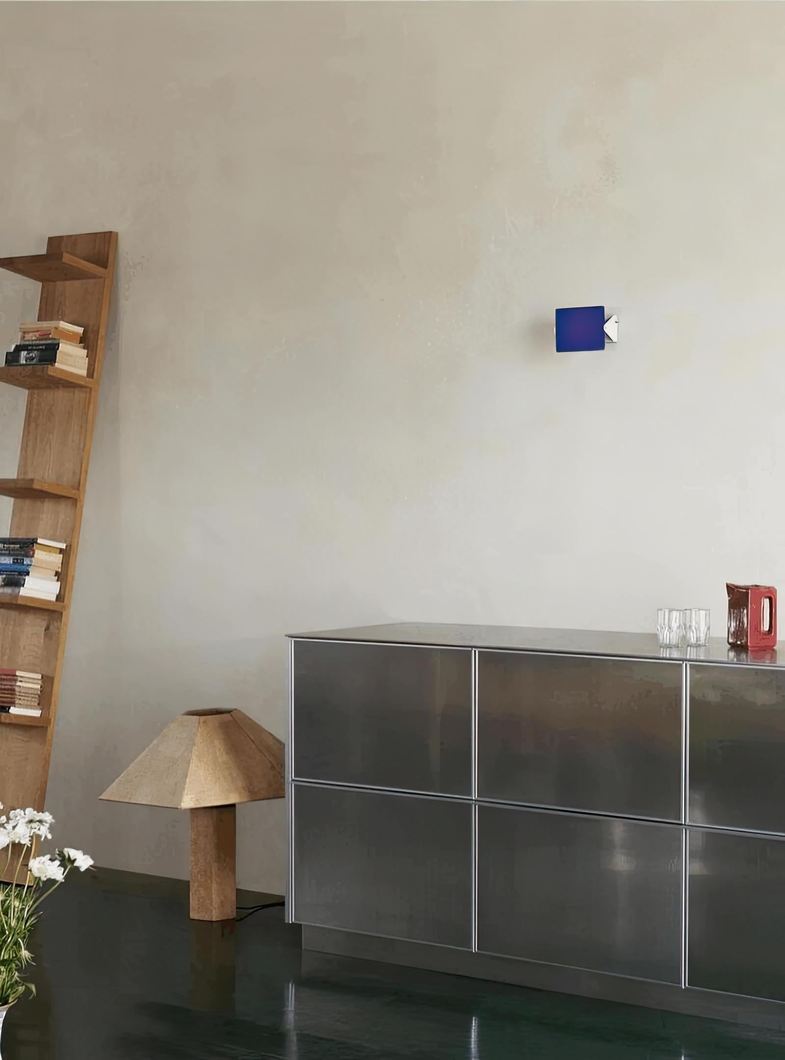 Große Charlotte Perriand 'Applique À Volet Pivotant Double' Wandleuchte in Rot im Angebot 9