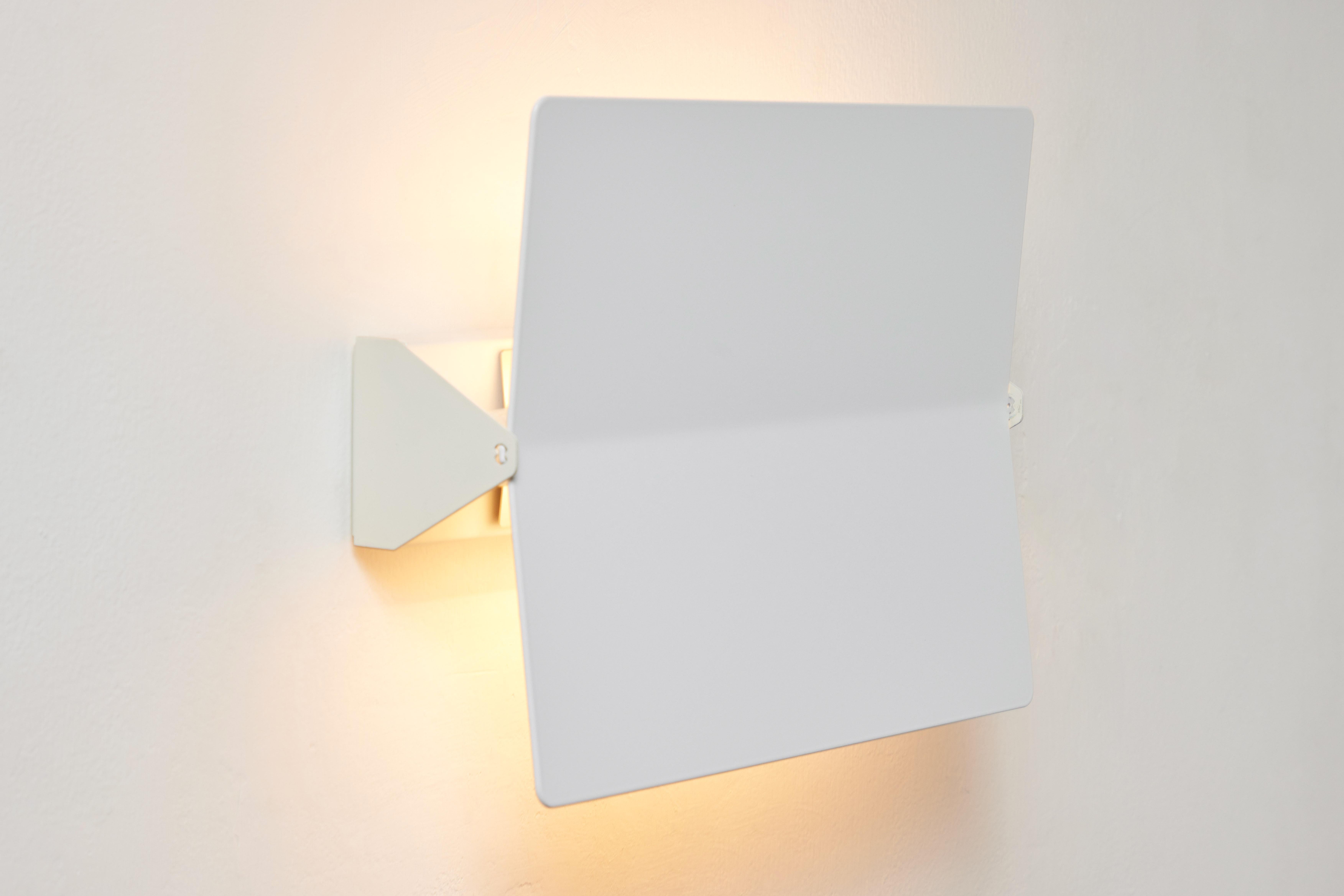Mid-Century Modern Large Charlotte Perriand 'Applique À Volet Pivotant Plié' Wall Light in White For Sale