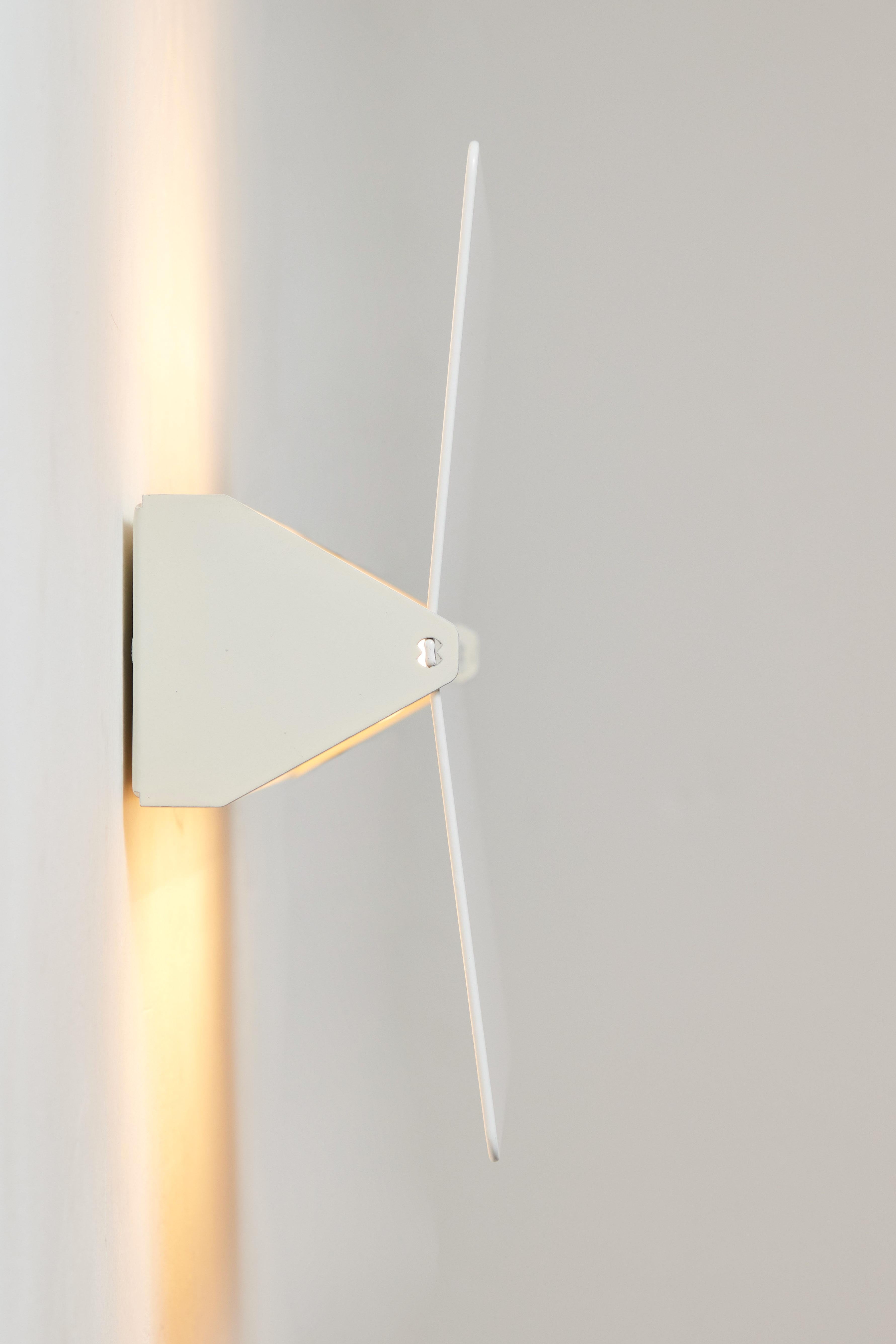 Anodized Large Charlotte Perriand 'Applique À Volet Pivotant Plié' Wall Light in White For Sale