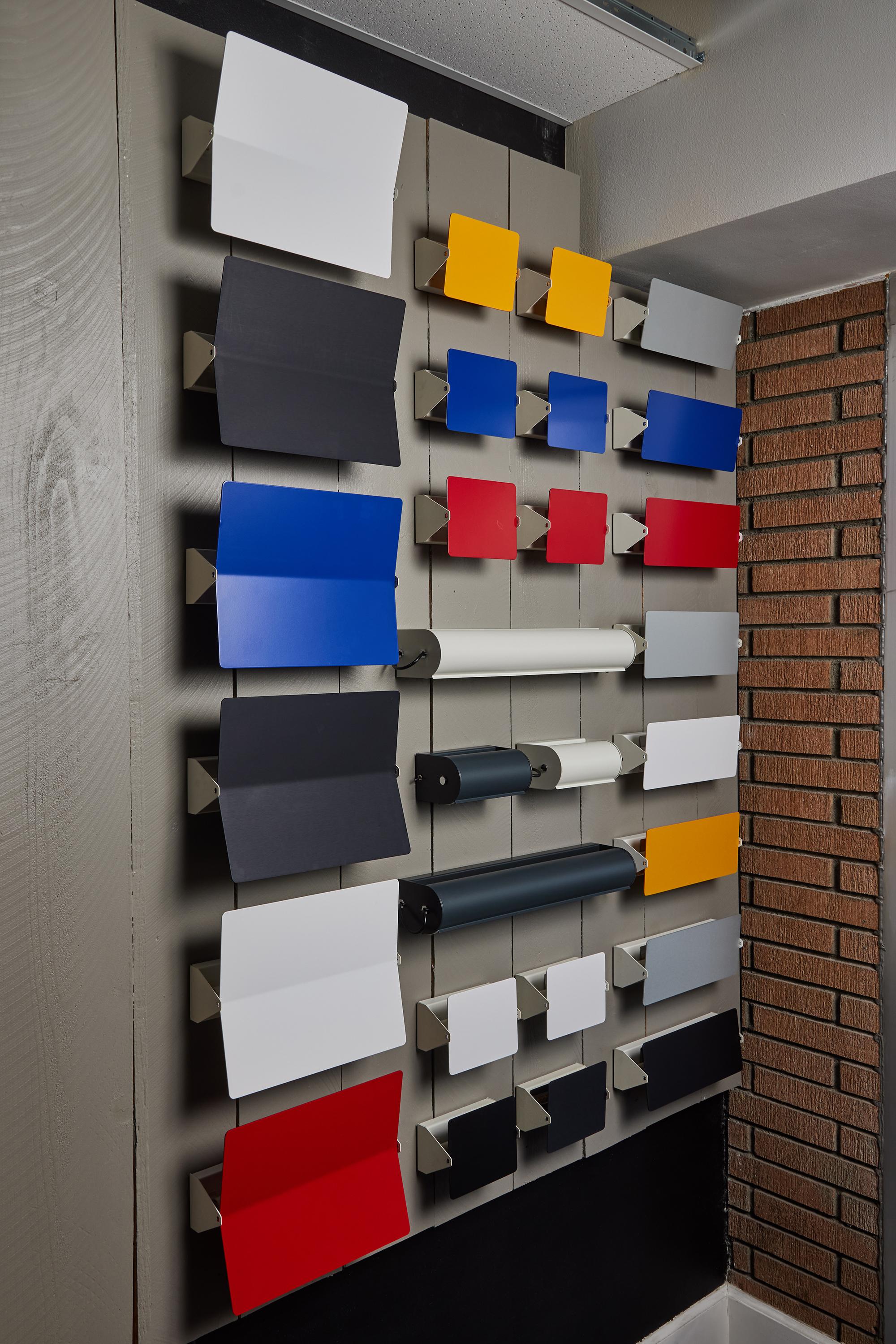Grande applique 'Applique À Volet Pivotant Plié' de Charlotte Perriand en jaune en vente 10