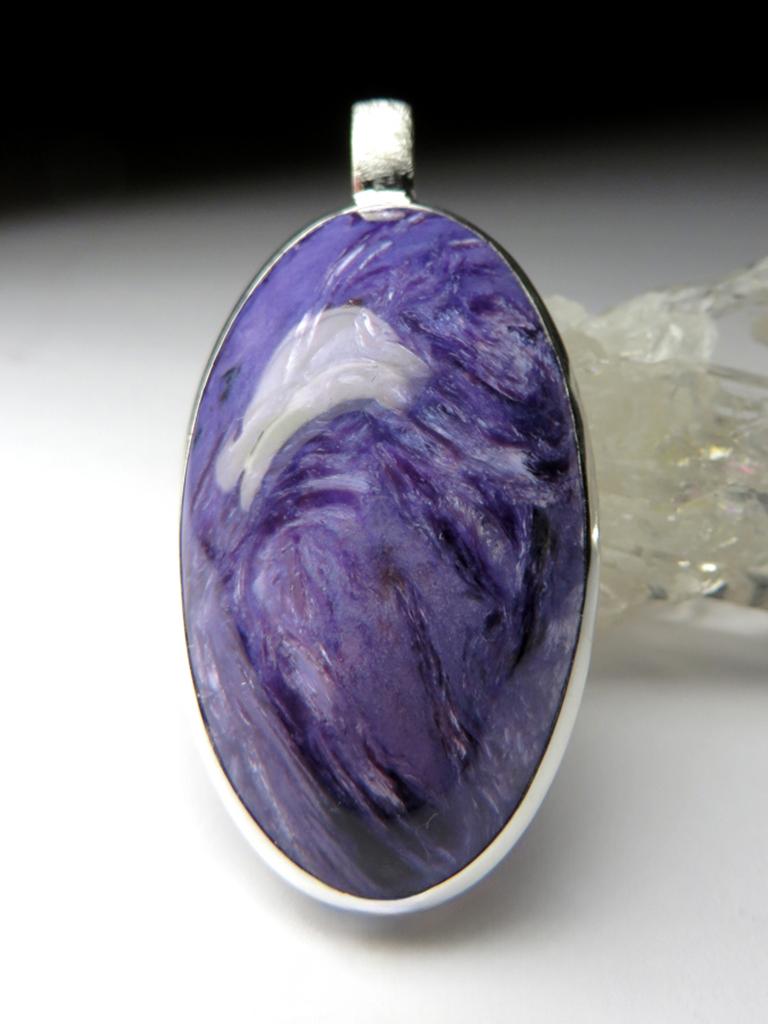 Grande ciondolo in argento graffiato Charoite Regalo in stile magico Gemma cosmica viola in vendita 5