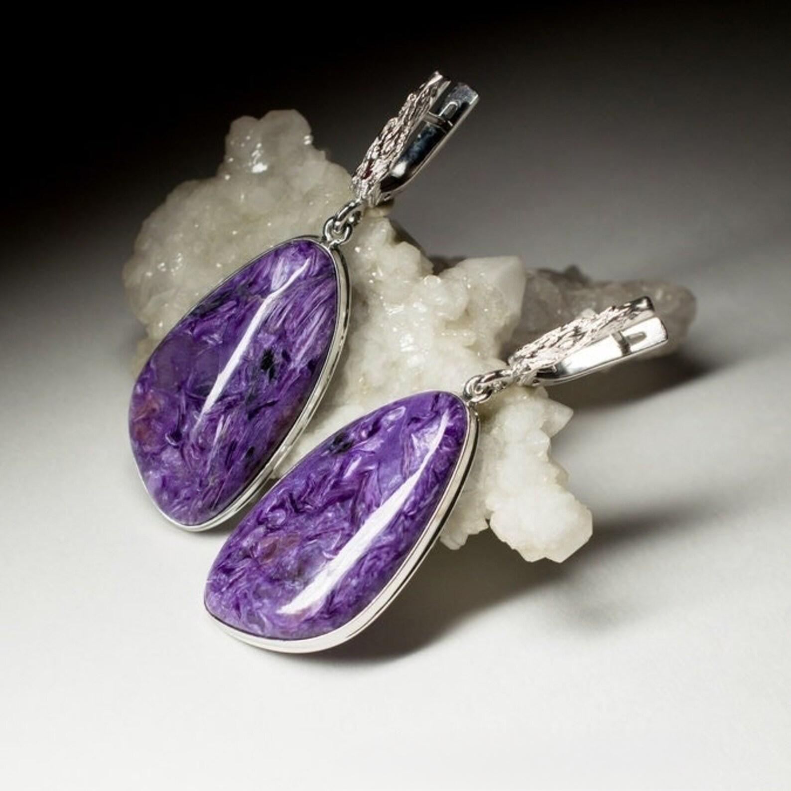 Large rhodium-plated silver earrings with natural fine quality Charoite
stone measurements - 0.2 х 0.71 х 1.34 in / 5 х 18 х 34 mm
earrings weight - 15.93 grams
earrings height - 2.24 in / 57 mm