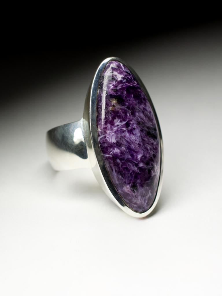Large Charoite Silver Ring Purple Oval Natural Gemstone Unisex Vintage style In New Condition For Sale In Berlin, DE