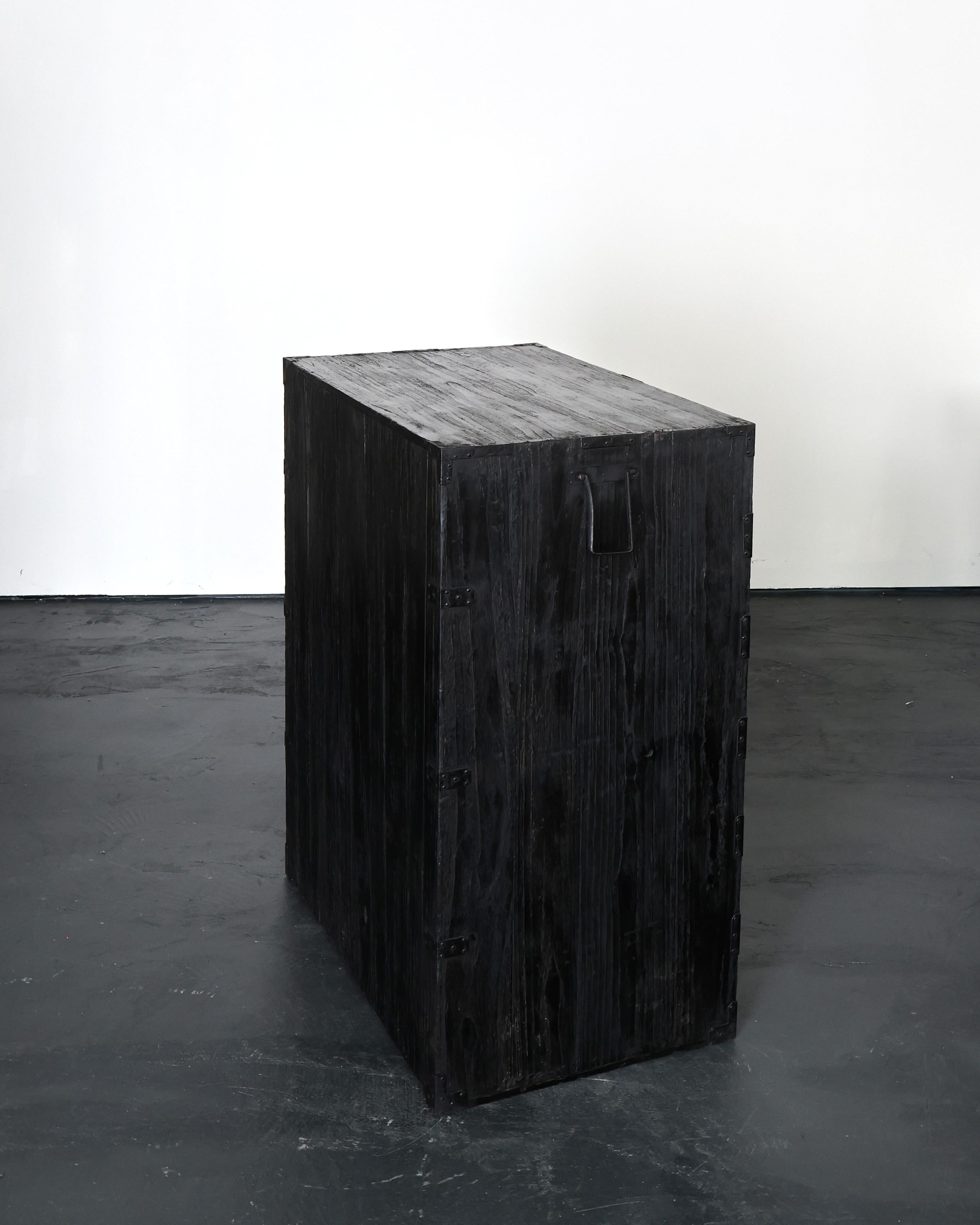 Grand Tansu/Commode à tiroirs carbonisé de la période Edo en vente 3