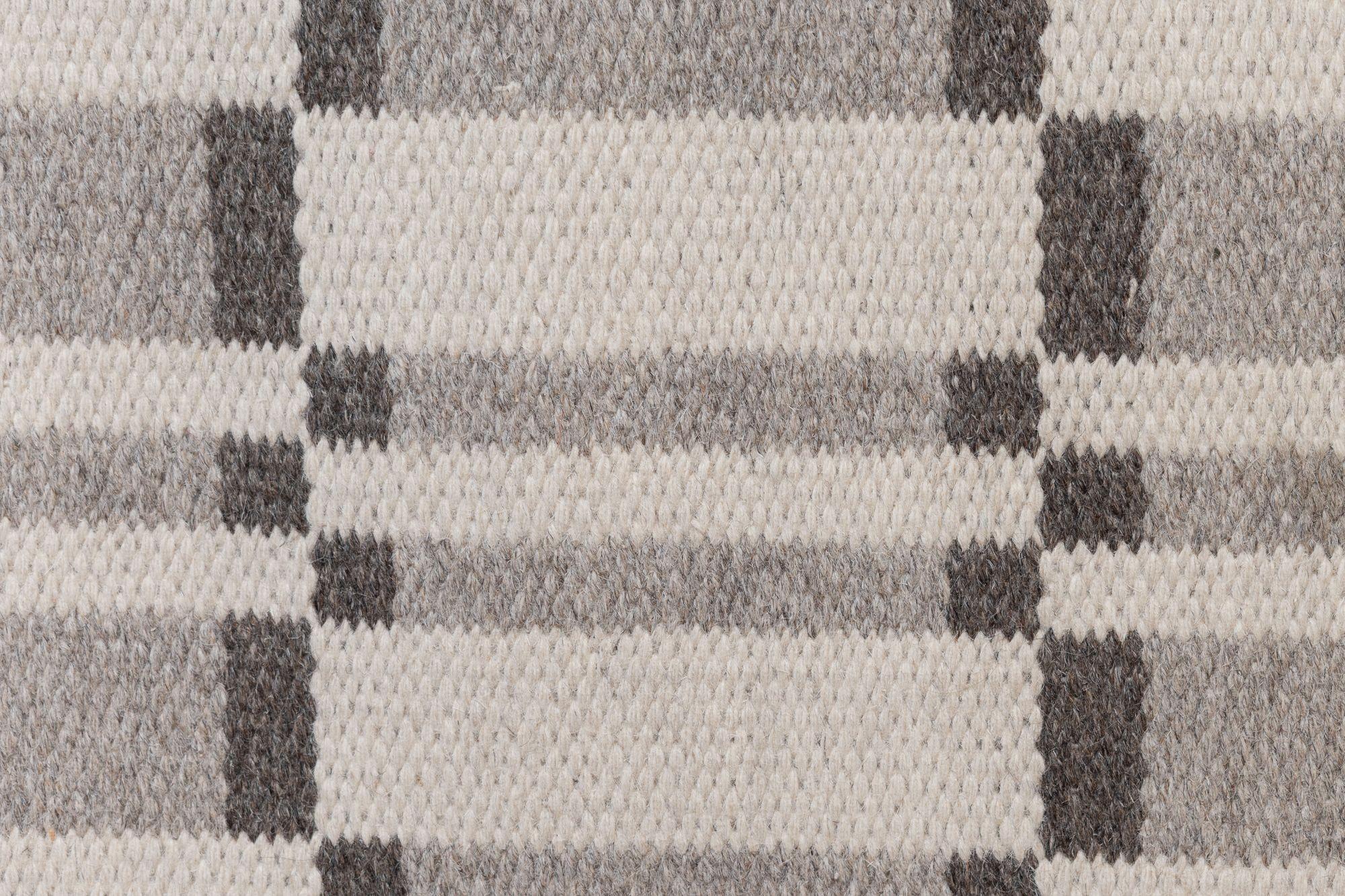 Großer karierter schwedischer Kelim im Zustand „Gut“ im Angebot in London, England