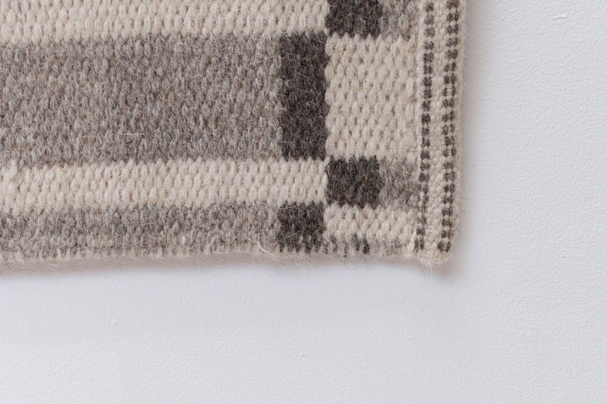 Großer karierter schwedischer Kelim (Mitte des 20. Jahrhunderts) im Angebot