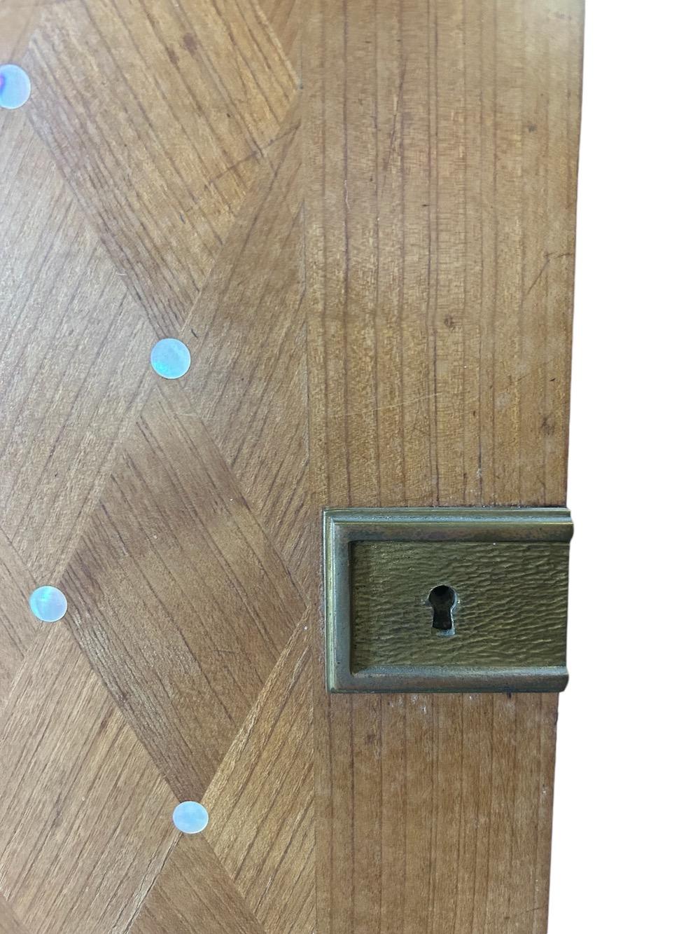 Francese Credenza grande in ciliegio in vendita