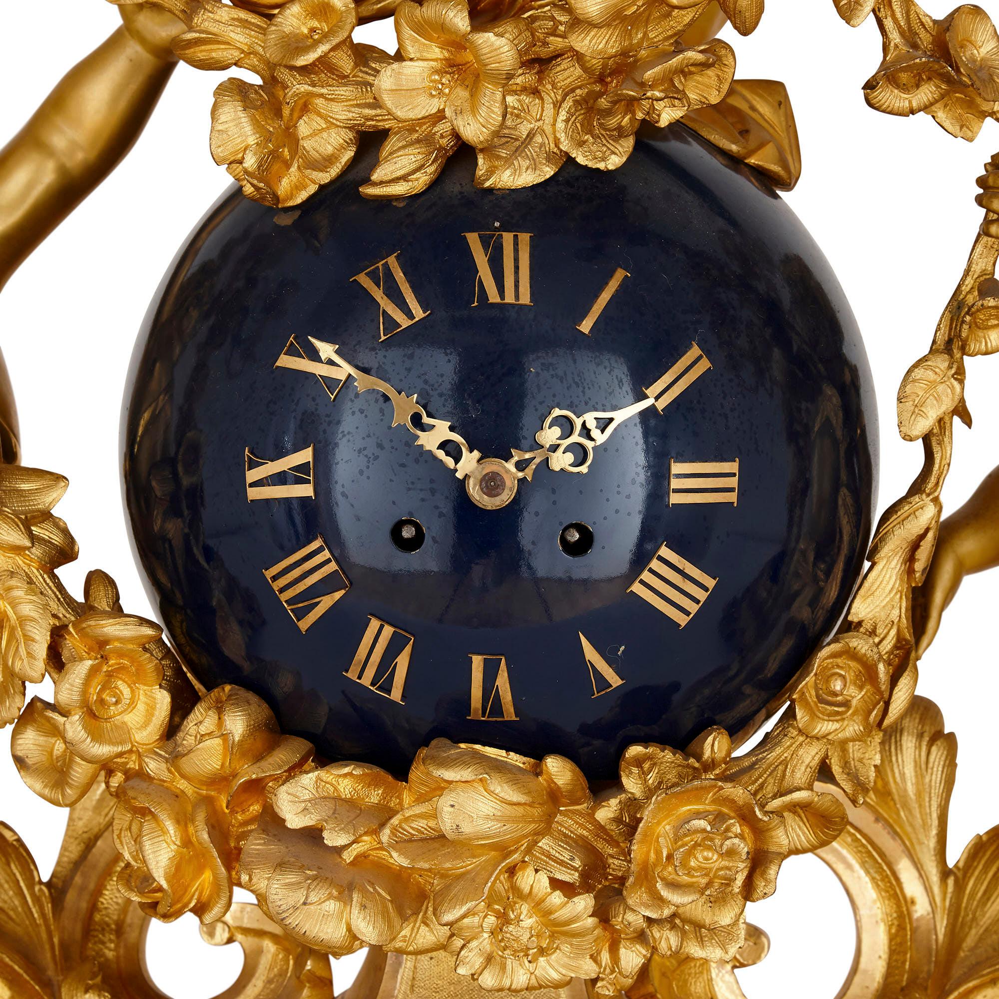 Große vergoldete Bronze-Uhrengarnitur mit Puttenmotiv von Popon (Neoklassisch) im Angebot