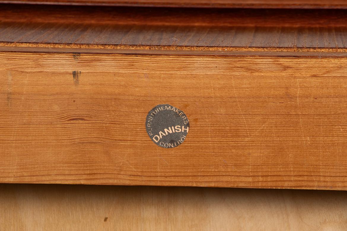 Grande commode à sept tiroirs, en teck, modèle 
