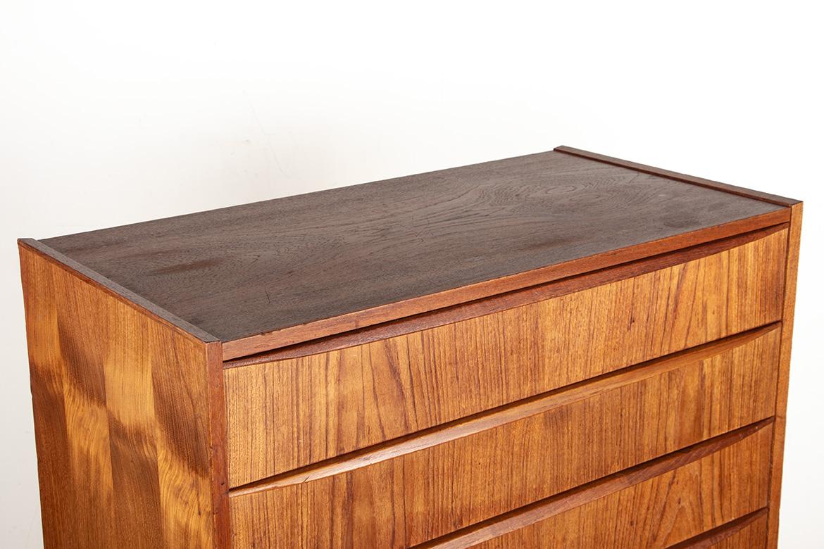Grande commode à sept tiroirs, en teck, modèle 