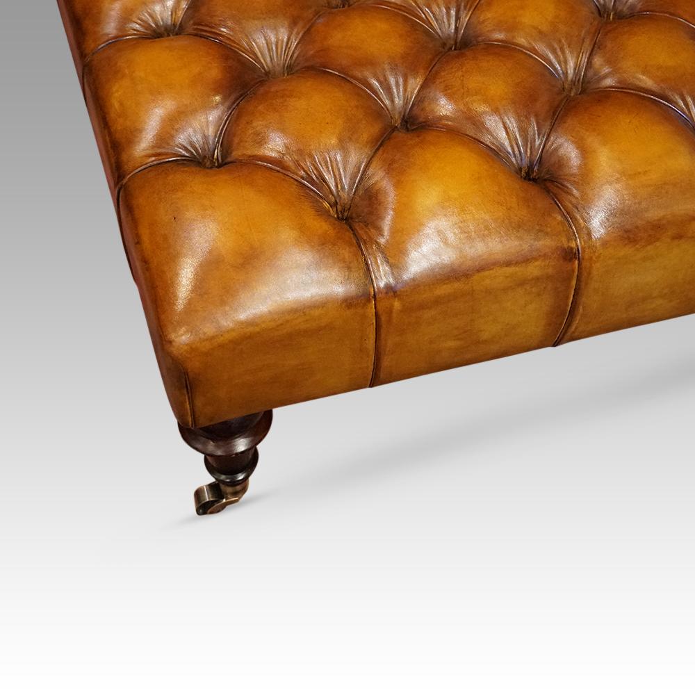 English Large Chesterfield buttoned leather stool For Sale