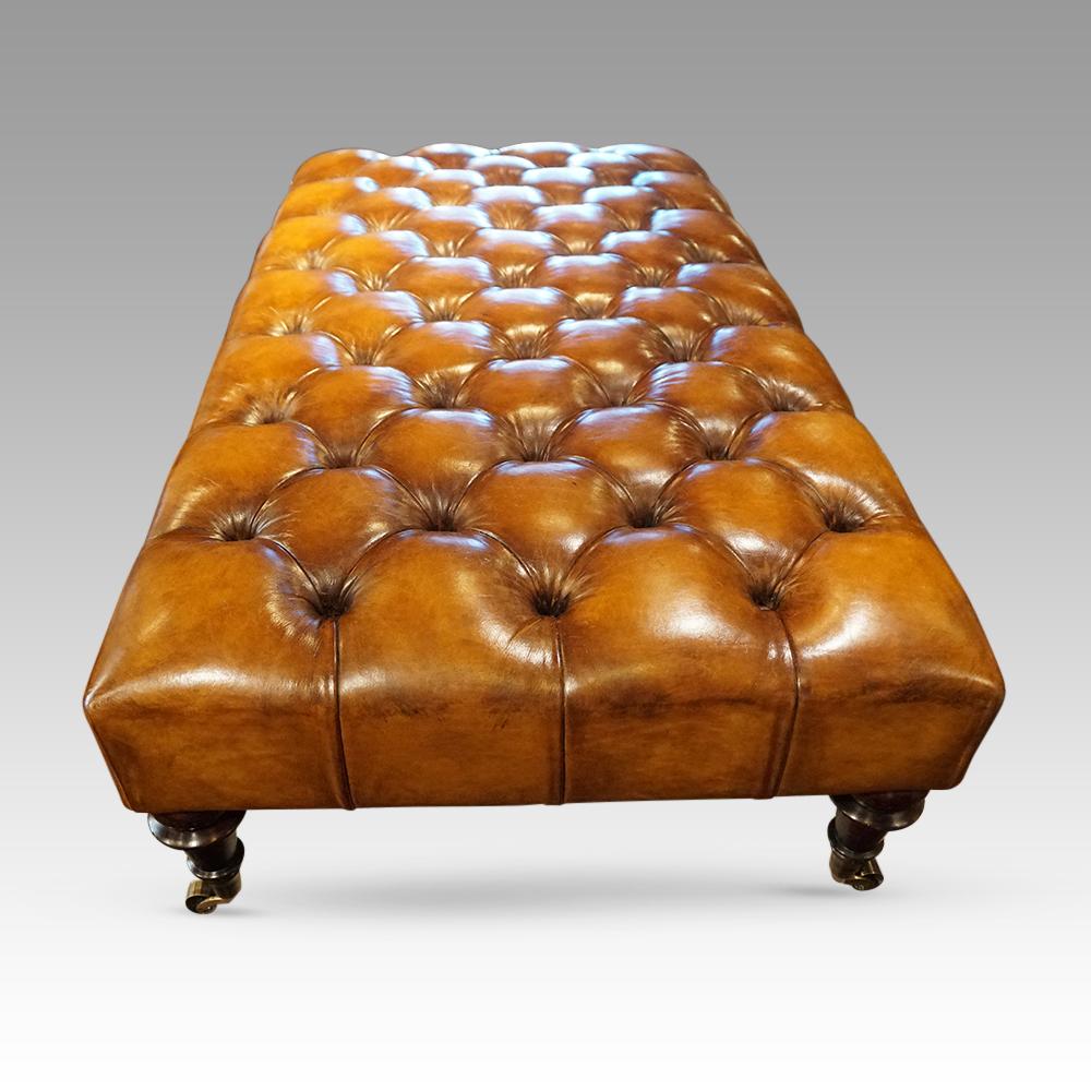 Contemporary Large Chesterfield buttoned leather stool For Sale