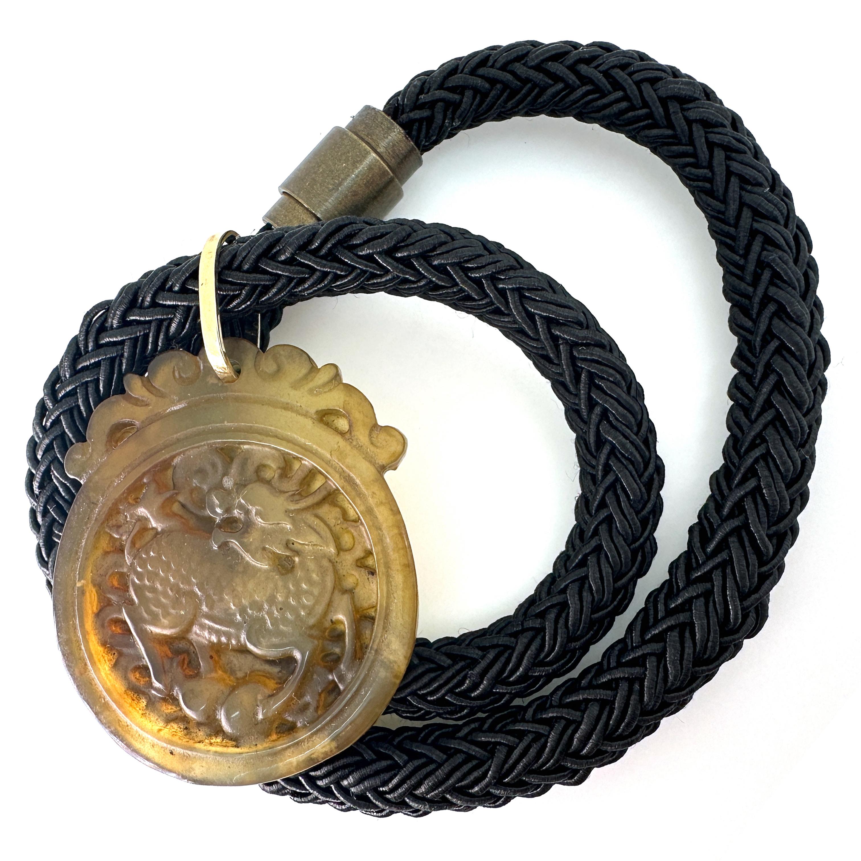da uomo o donna Grande amuleto Chi Ling Dragon in giada nefrite, 1970 circa, con balla in oro 14k in vendita