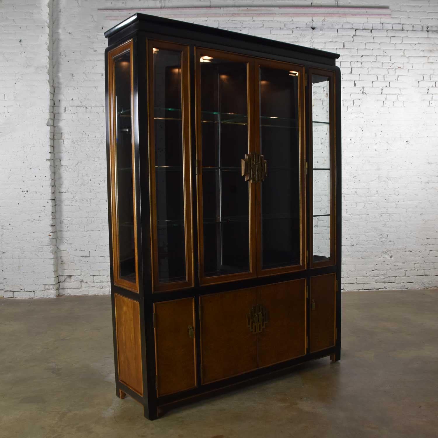 Large Chin Hua China Display Cabinet Bookcase by Raymond K. Sobota Century Furn In Good Condition In Topeka, KS