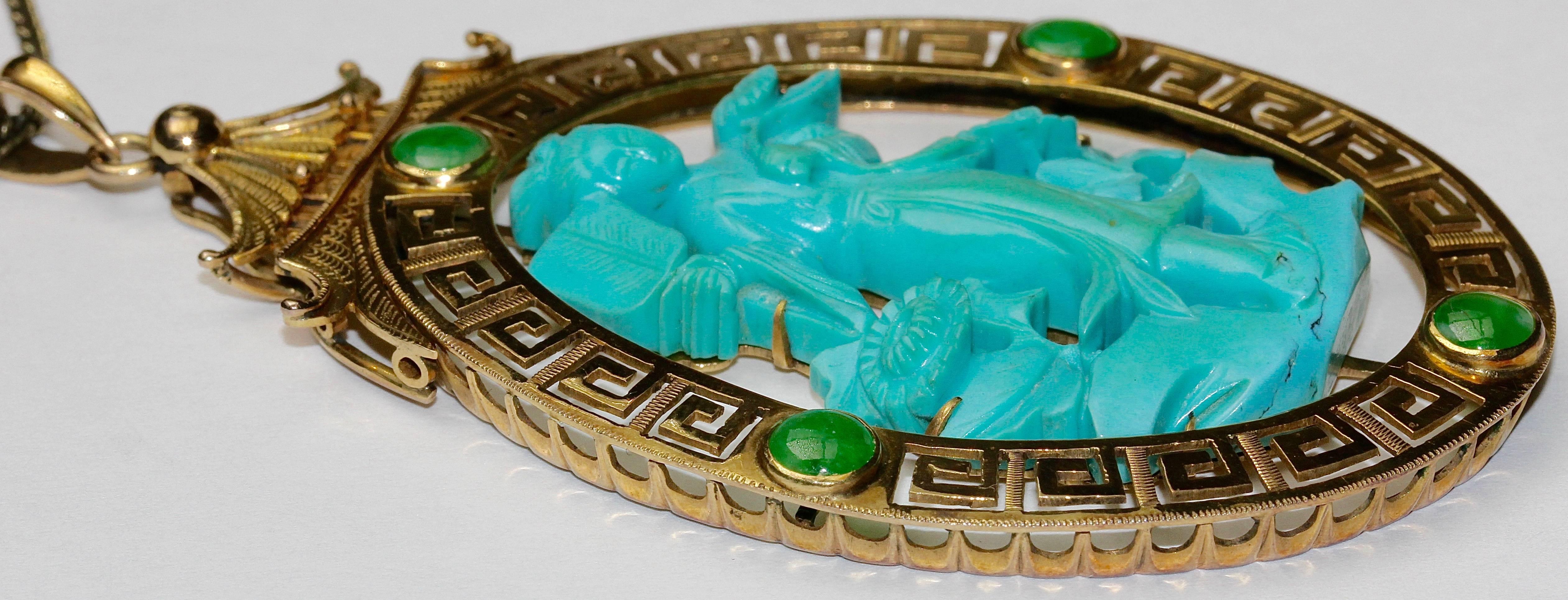 Grand pendentif pagode en or de Chine, rehaussé d'une sculpture en turquoise et de jade en vente 2