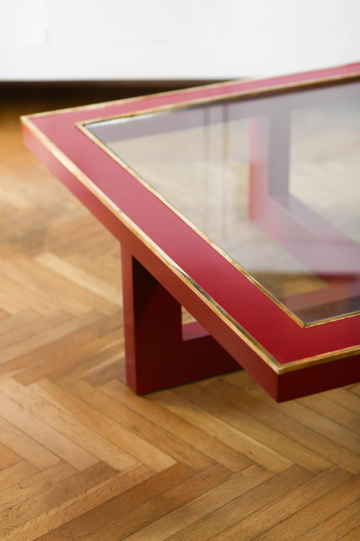 Large China red lacquered coffee table with brass details.
Product details
Dimensions: 120 W x 37 H x 120 D cm
Italian production from the 70s.