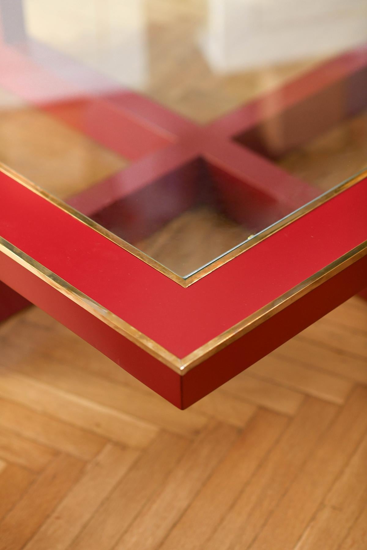 Large China red lacquered coffee table with brass details. Italy, 1970s In Good Condition For Sale In Roma, RM