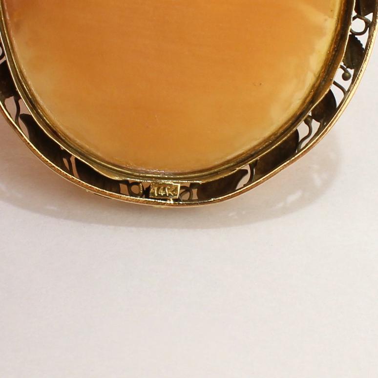 Große chinesische 14 Karat Gold und Horn geschnitzt Floral Relief Anhänger 9