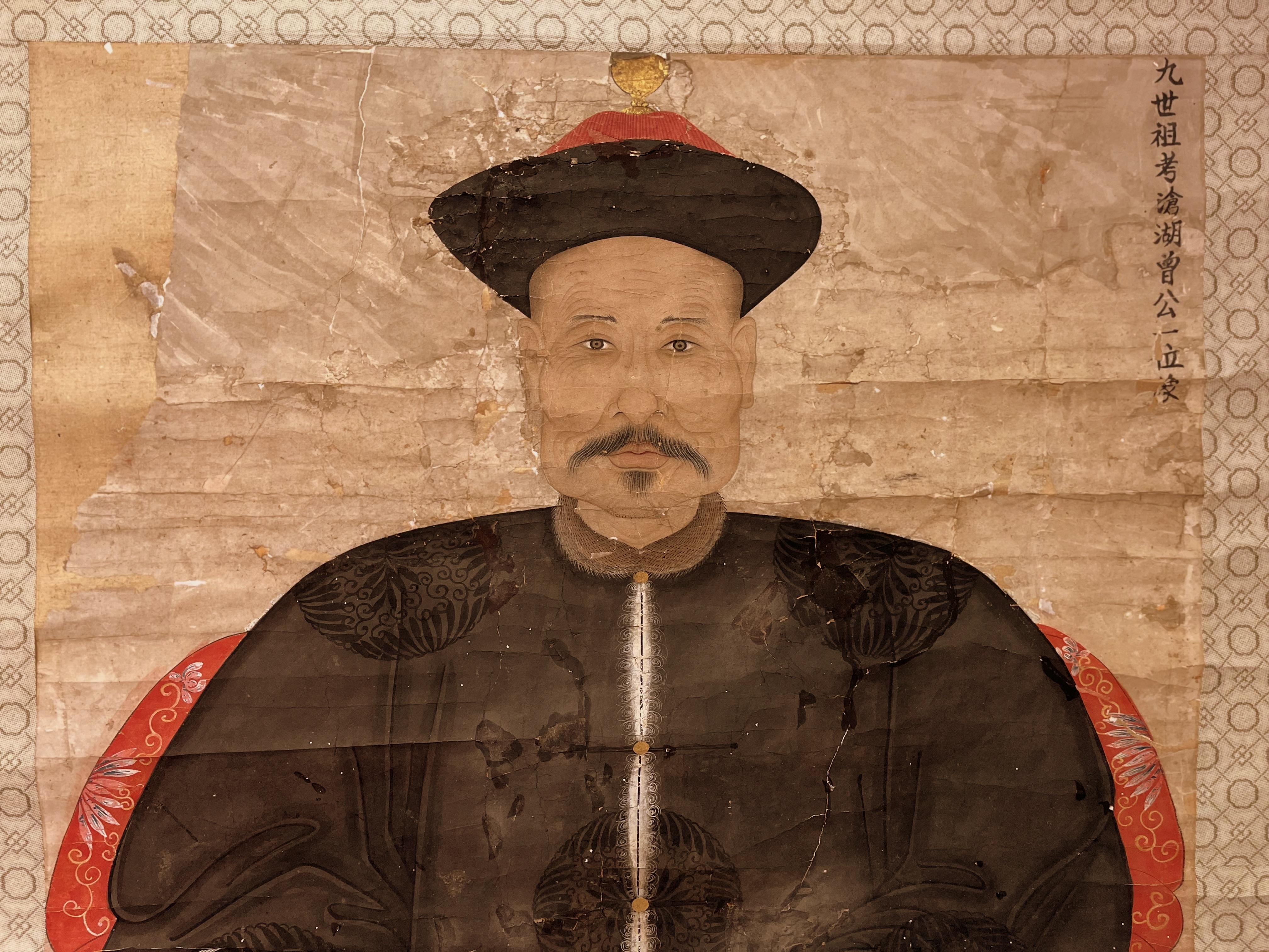 Chinois Grand portrait d'ancêtre chinois suspendu, peinture à volutes en vente