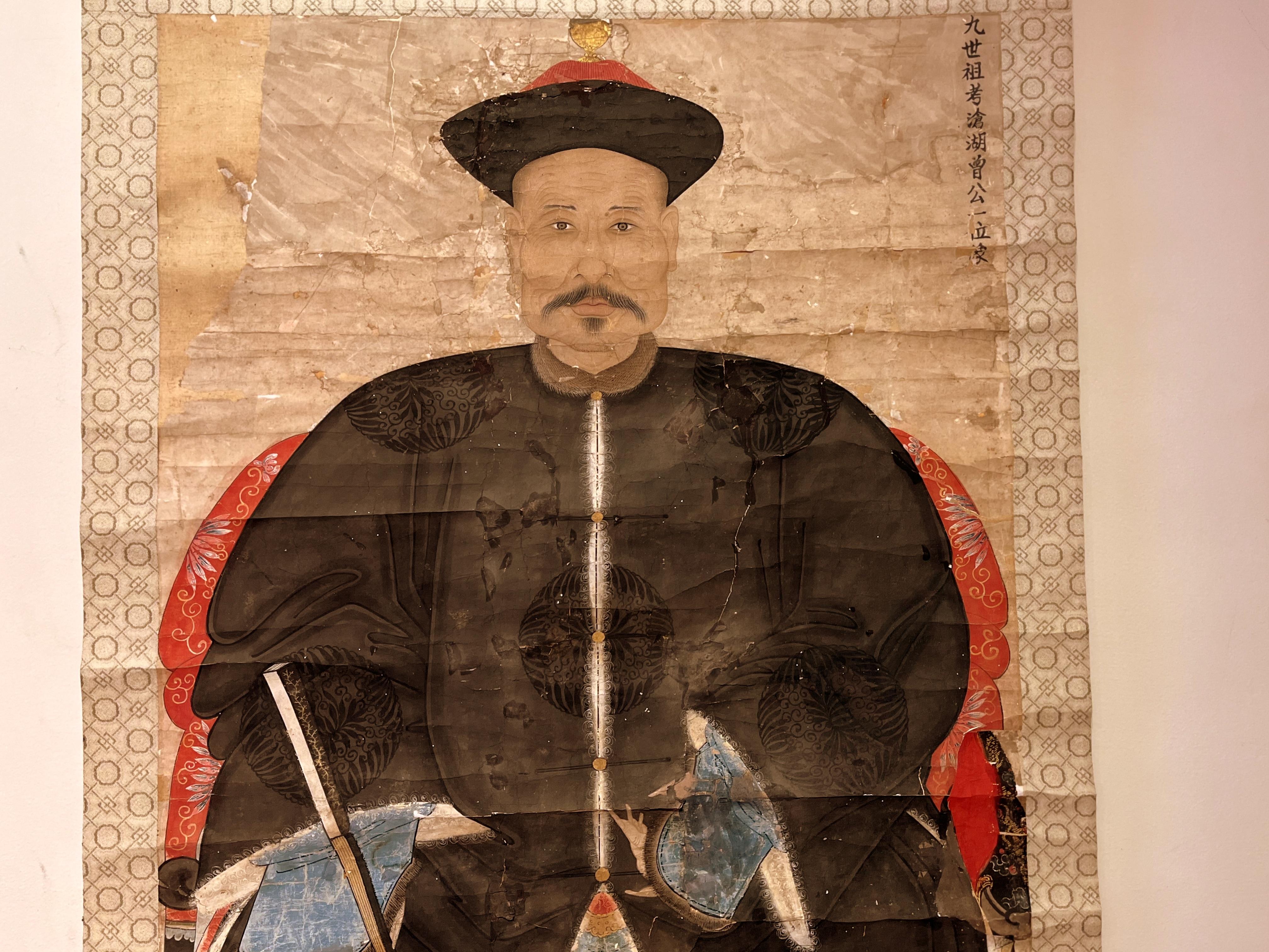 XIXe siècle Grand portrait d'ancêtre chinois suspendu, peinture à volutes en vente