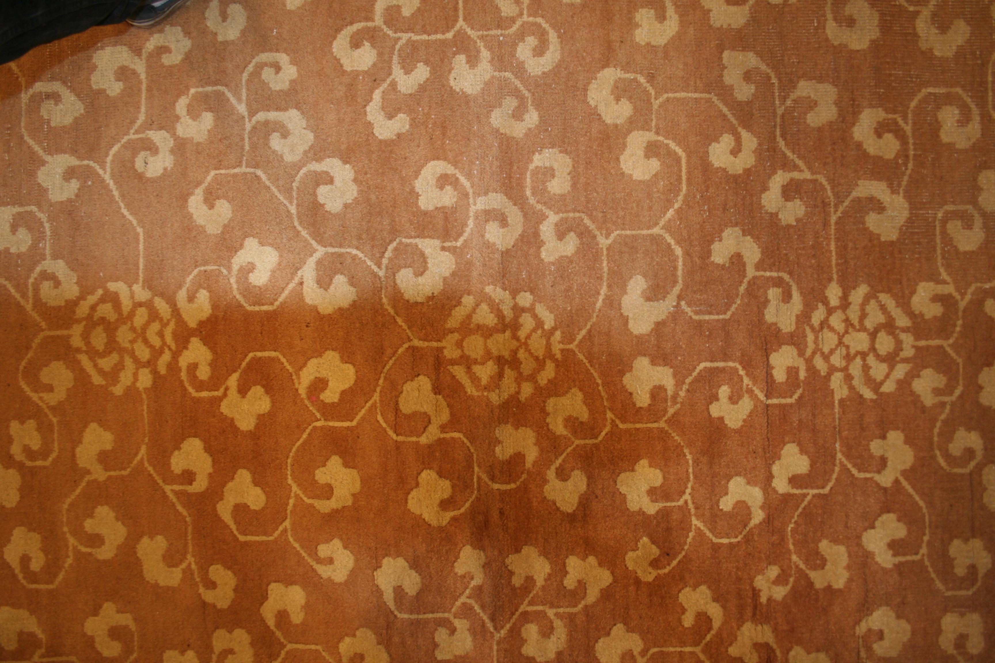 Antiker quadratischer chinesischer Art nouveau-Teppich mit pastellfarbenen Farben (Chinesisch) im Angebot