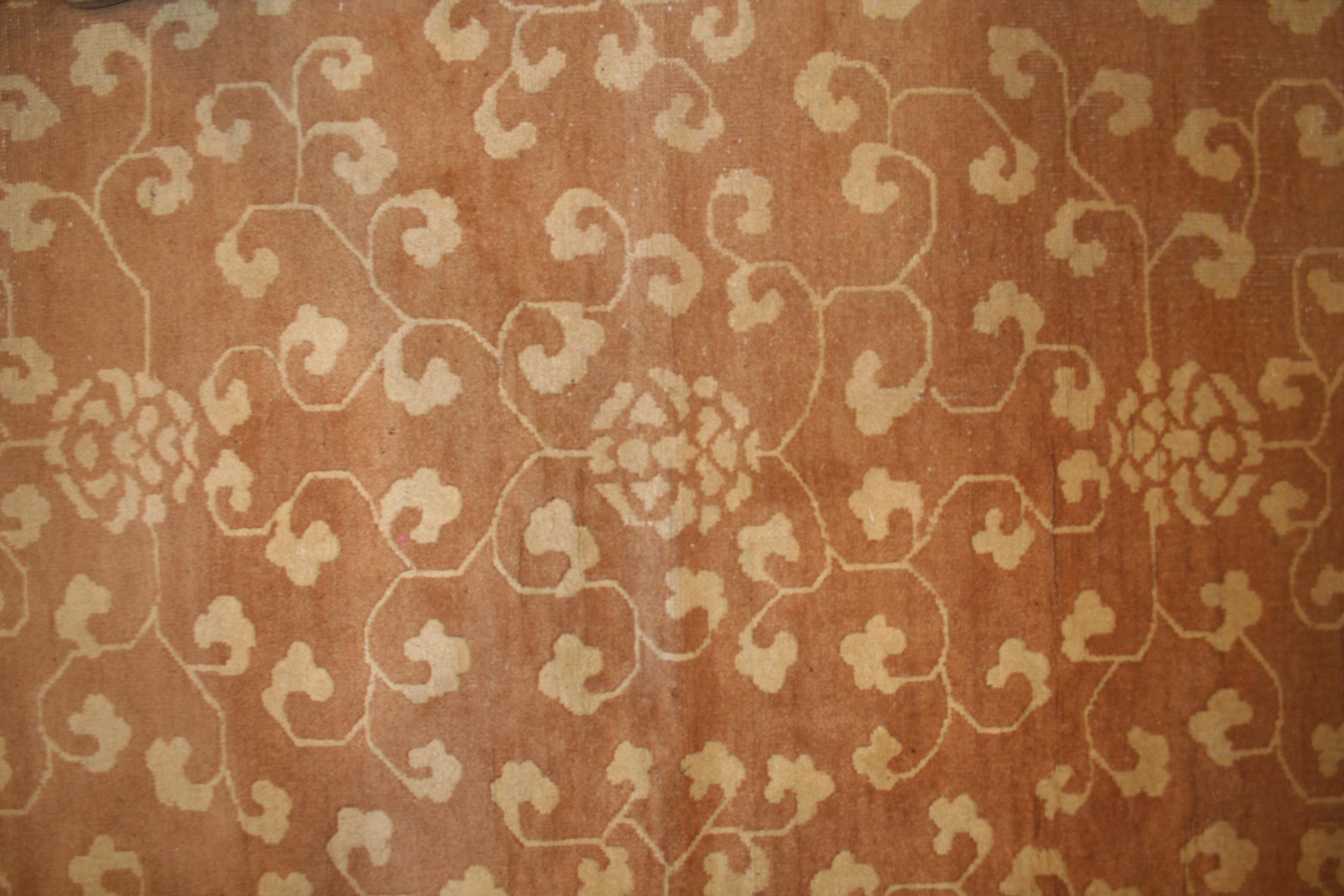 Antiker quadratischer chinesischer Art nouveau-Teppich mit pastellfarbenen Farben (Handgeknüpft) im Angebot