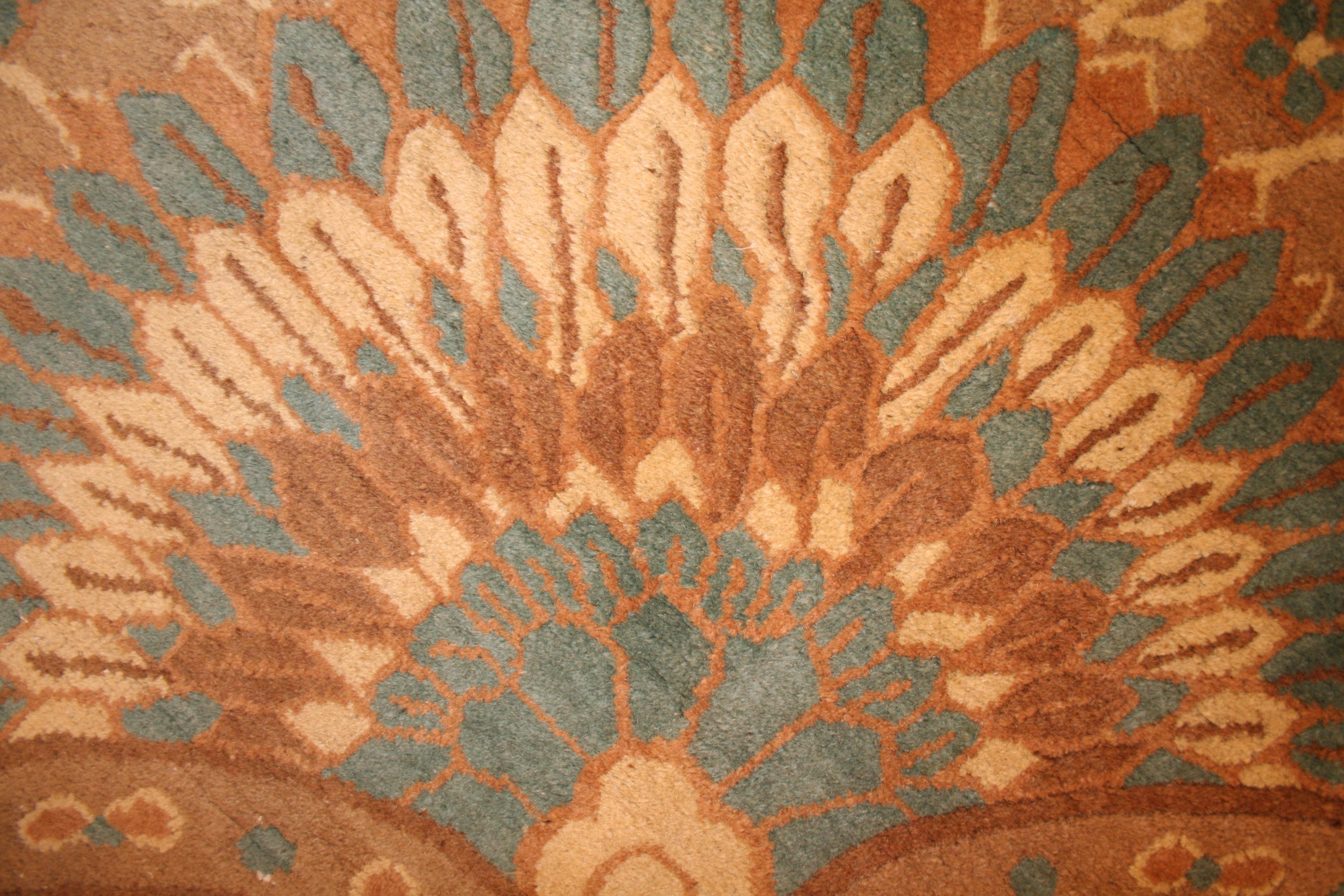 Antiker quadratischer chinesischer Art nouveau-Teppich mit pastellfarbenen Farben im Zustand „Gut“ im Angebot in Milan, IT