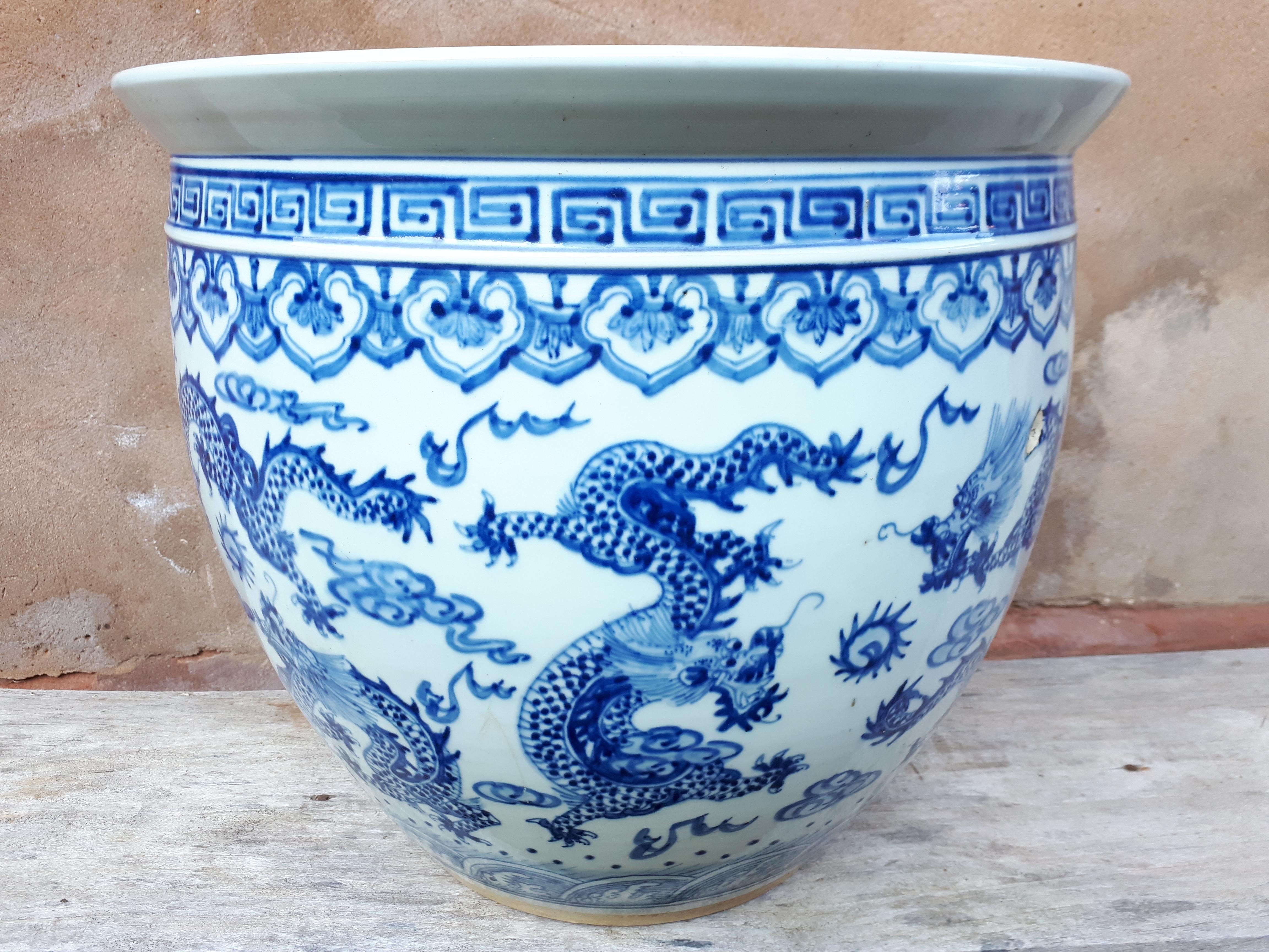 Large Chinese Basin or Aquarium, China Mid-20th Century In Fair Condition For Sale In Saverne, Grand Est