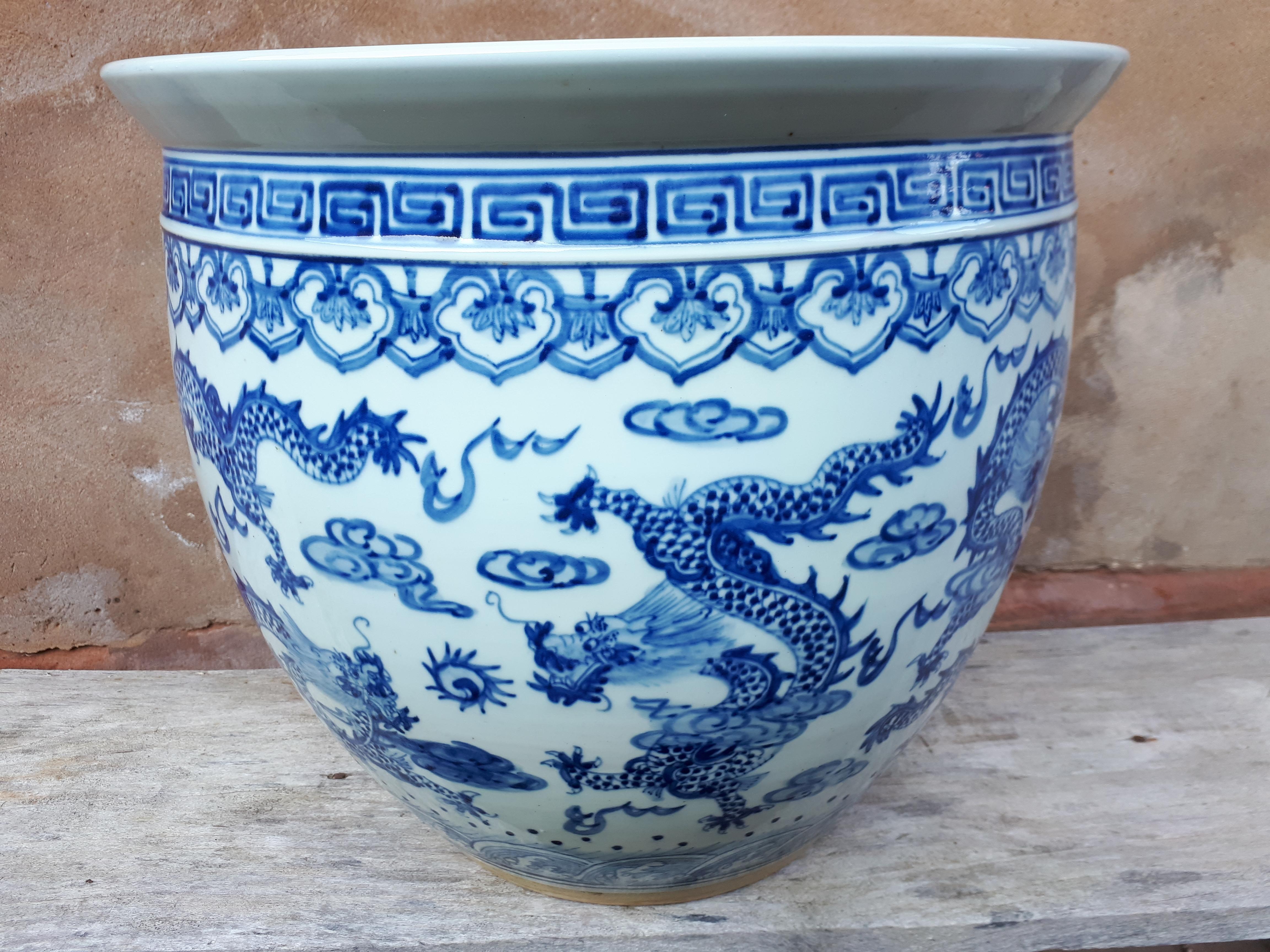 Large Chinese Basin or Aquarium, China Mid-20th Century For Sale 1