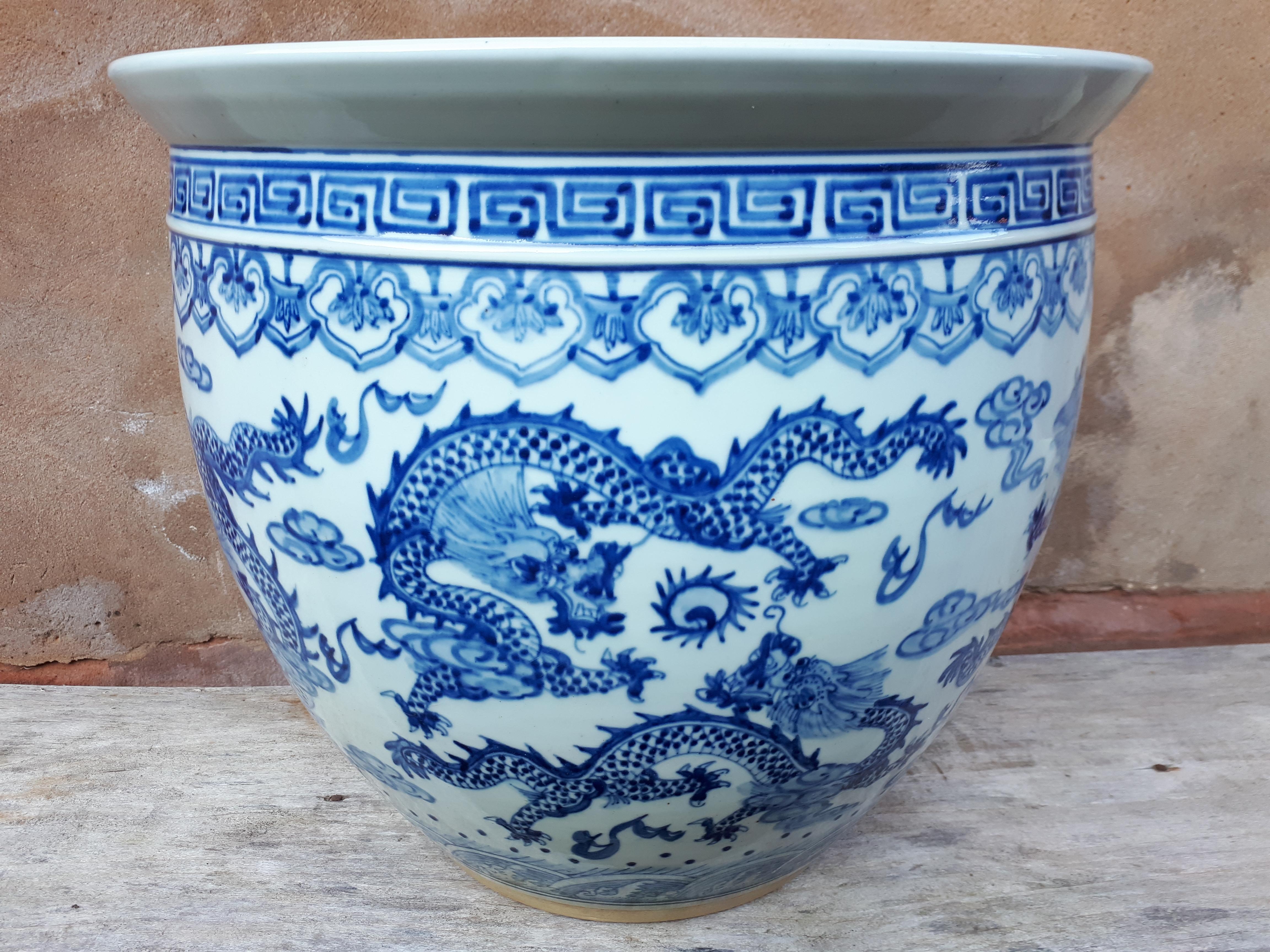 Large Chinese Basin or Aquarium, China Mid-20th Century For Sale 2