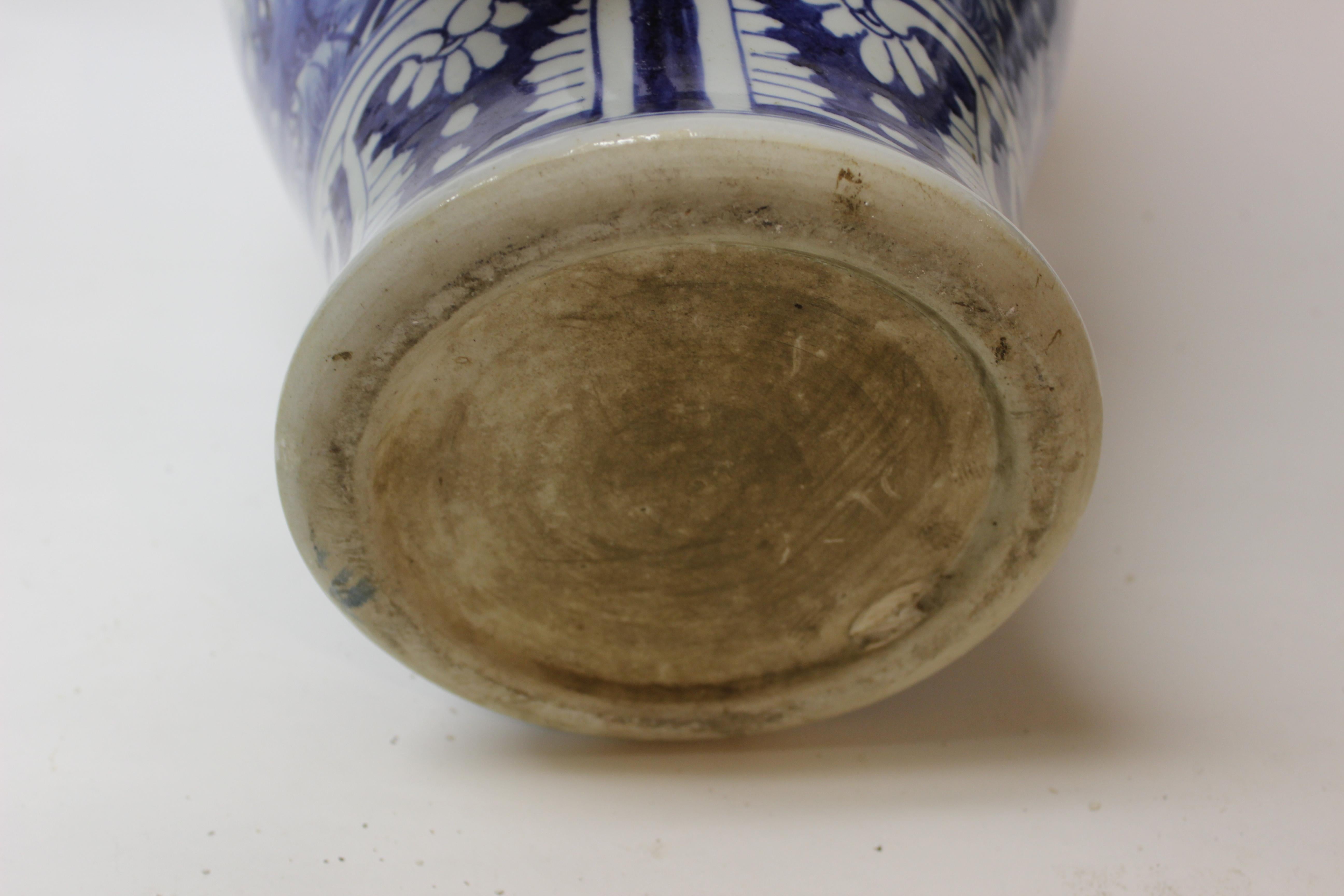 Large Chinese Blue and White Ceramic Vase 3