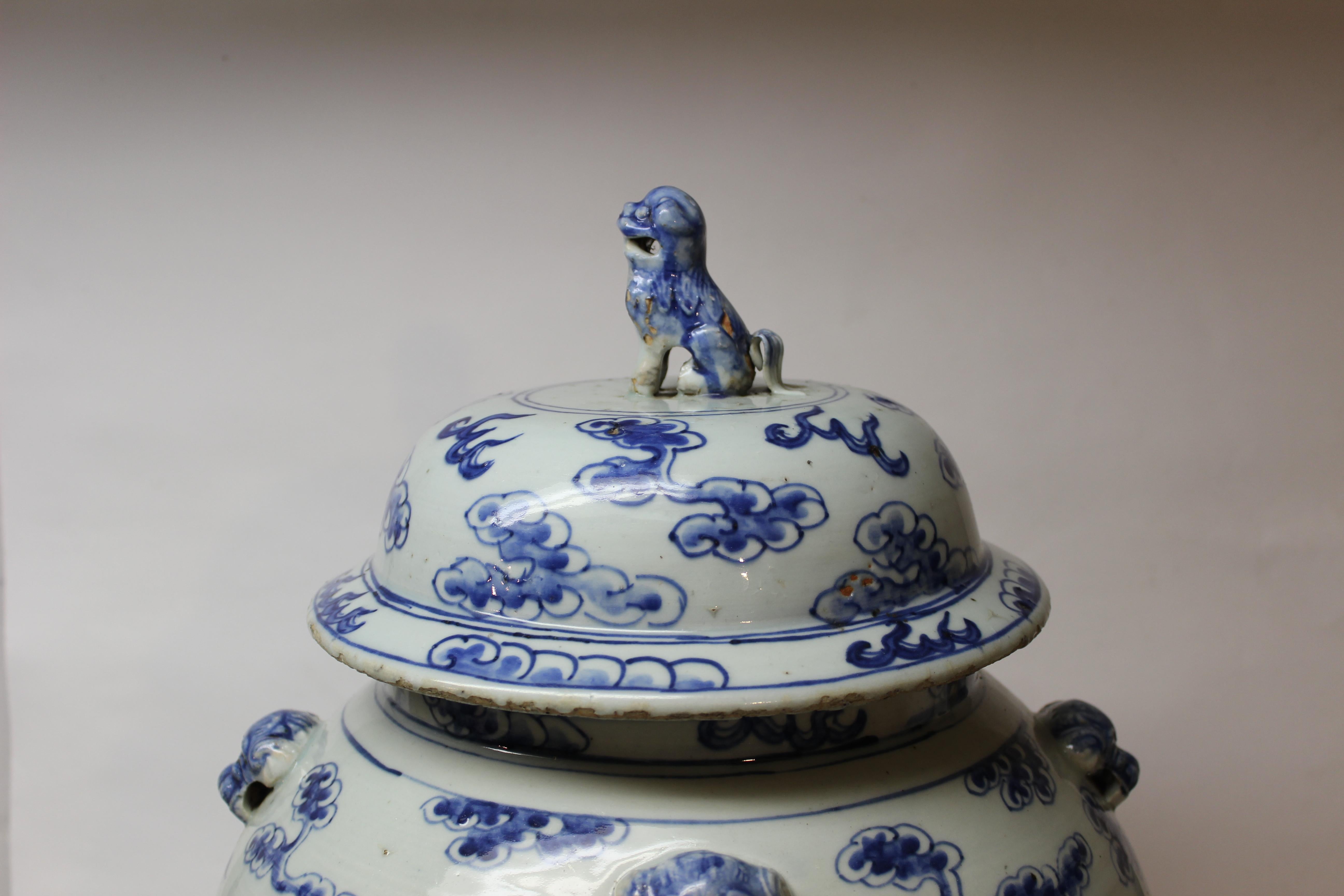 Large Chinese blue and white jar with lid with a foo dog finial.