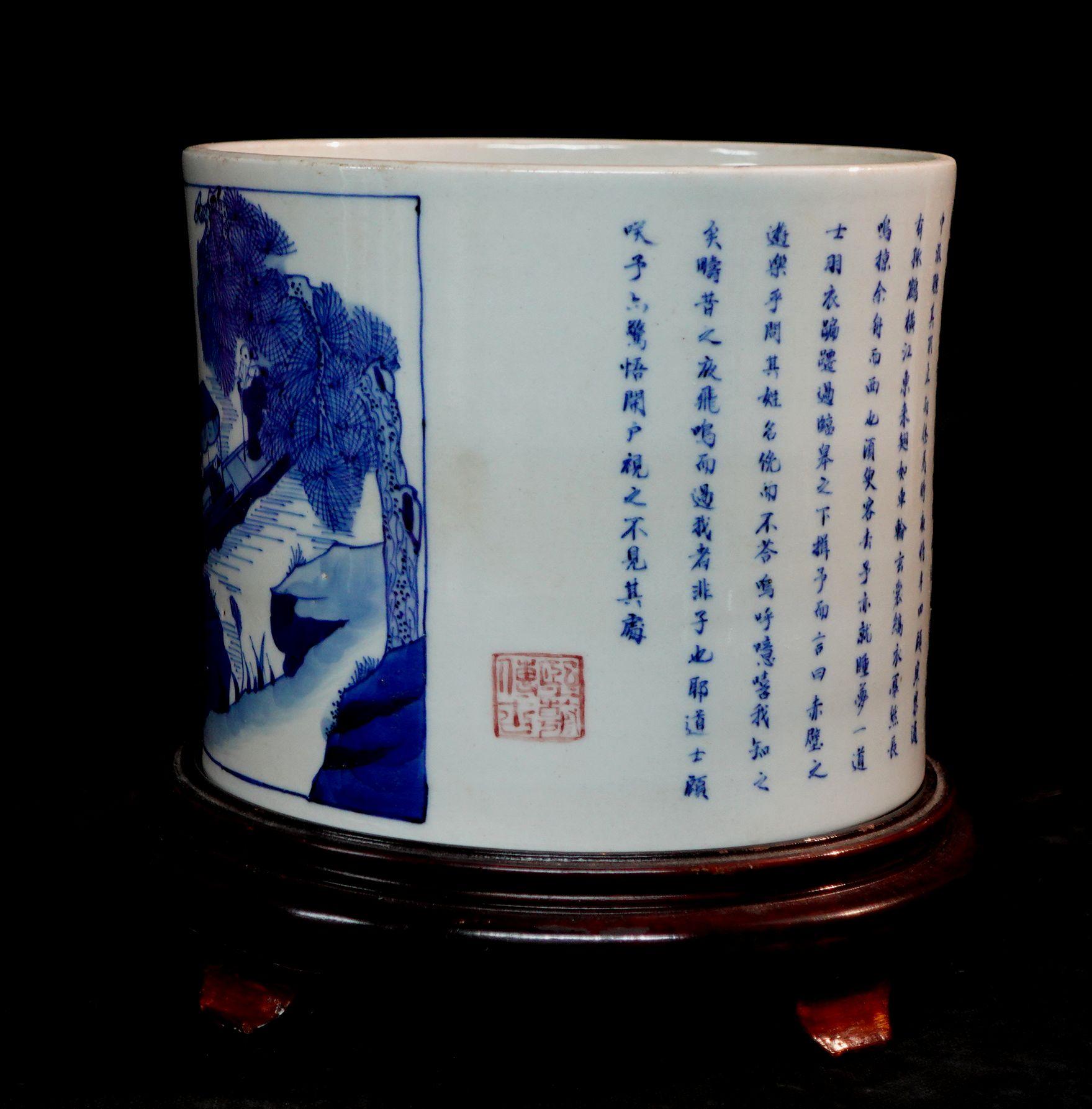 Large Chinese Blue & White Brush Pot Porcelain with Kangxi Mark and Wooden Base For Sale 2