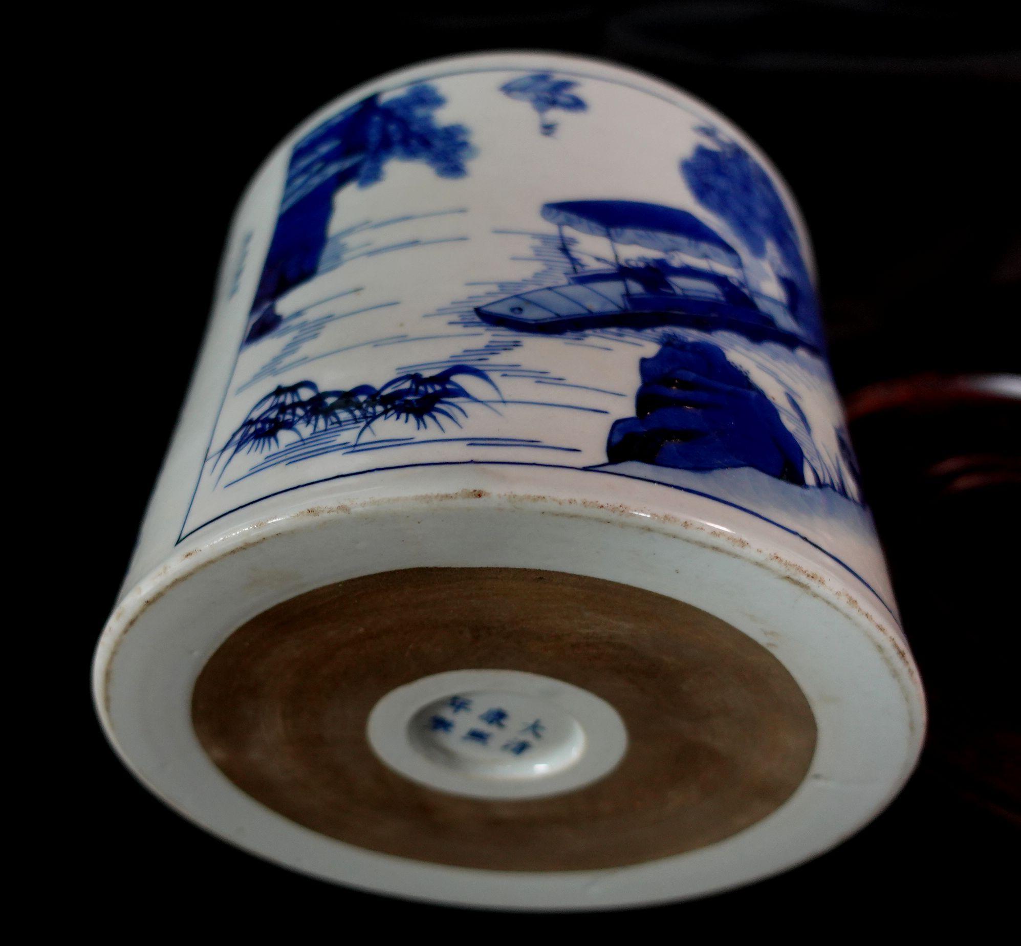 Large Chinese Blue & White Brush Pot Porcelain with Kangxi Mark and Wooden Base For Sale 11