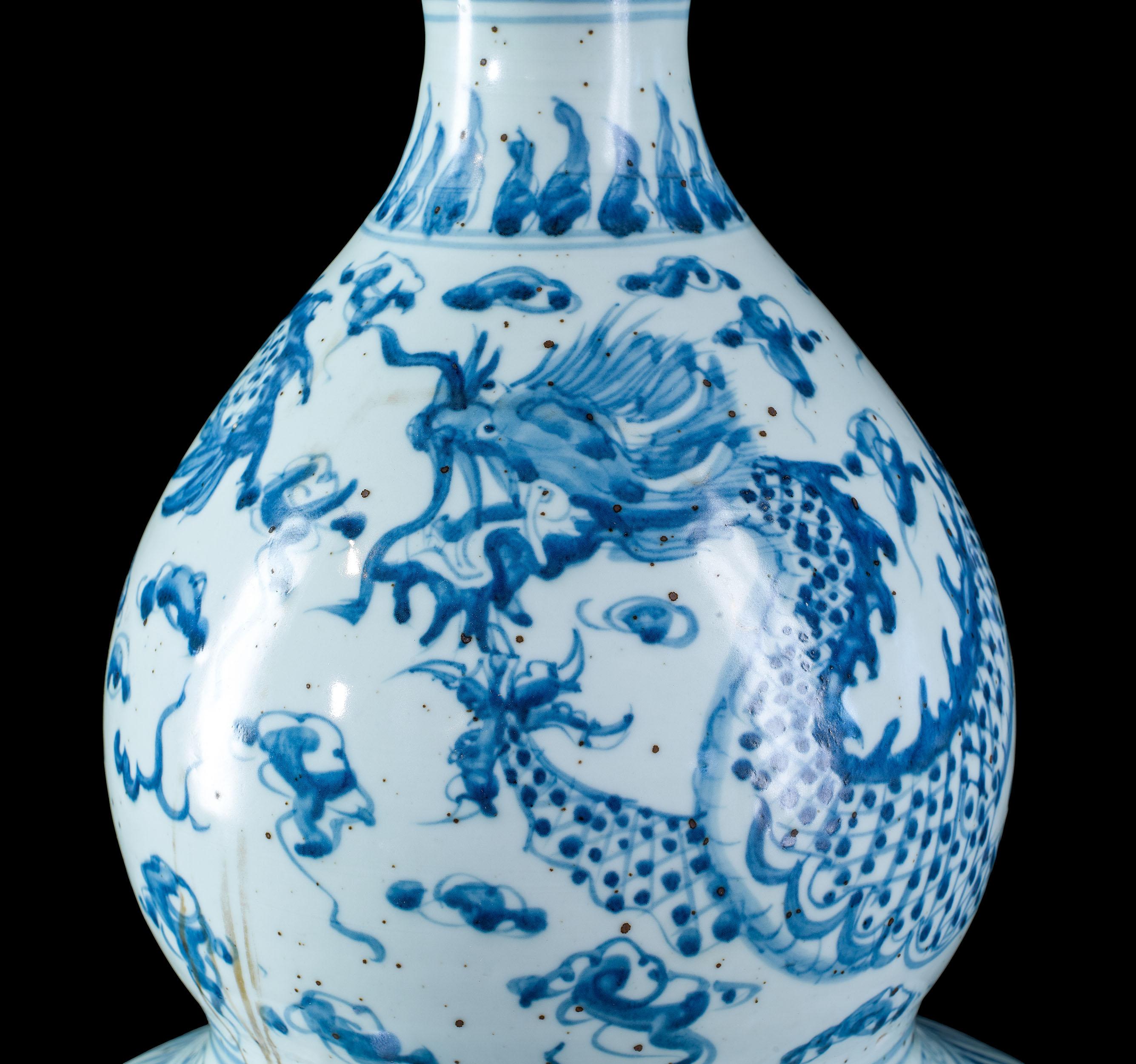 20ième siècle Grand vase chinois Calabash bleu et blanc en vente