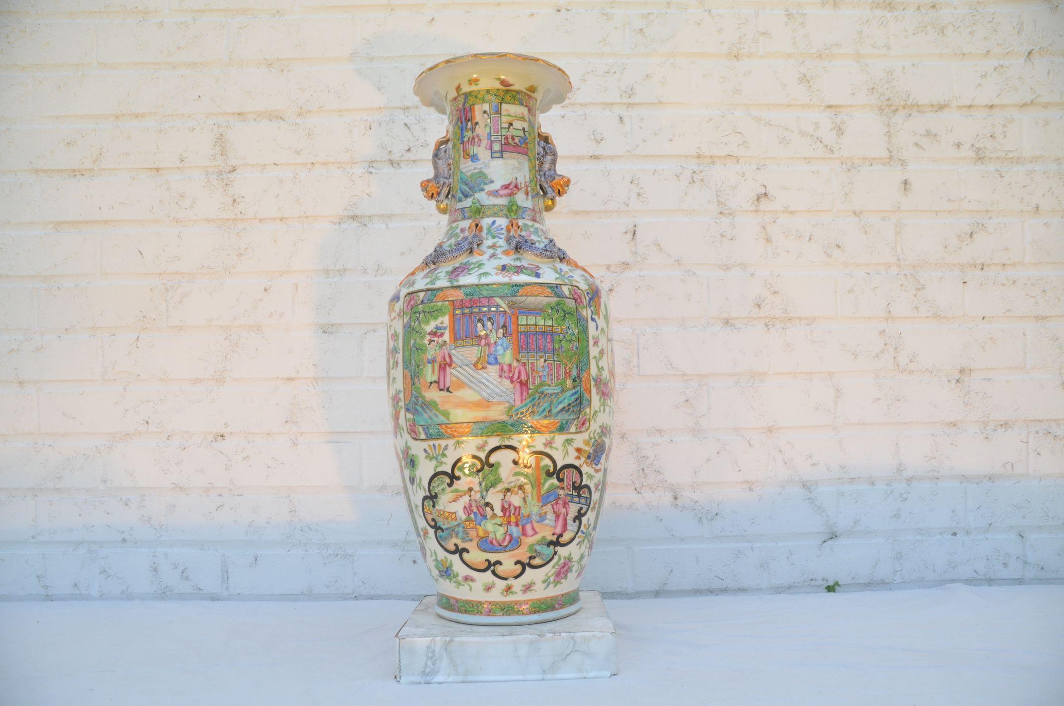 Large Chinese Canton Famille Rose Baluster Vase For Sale 1