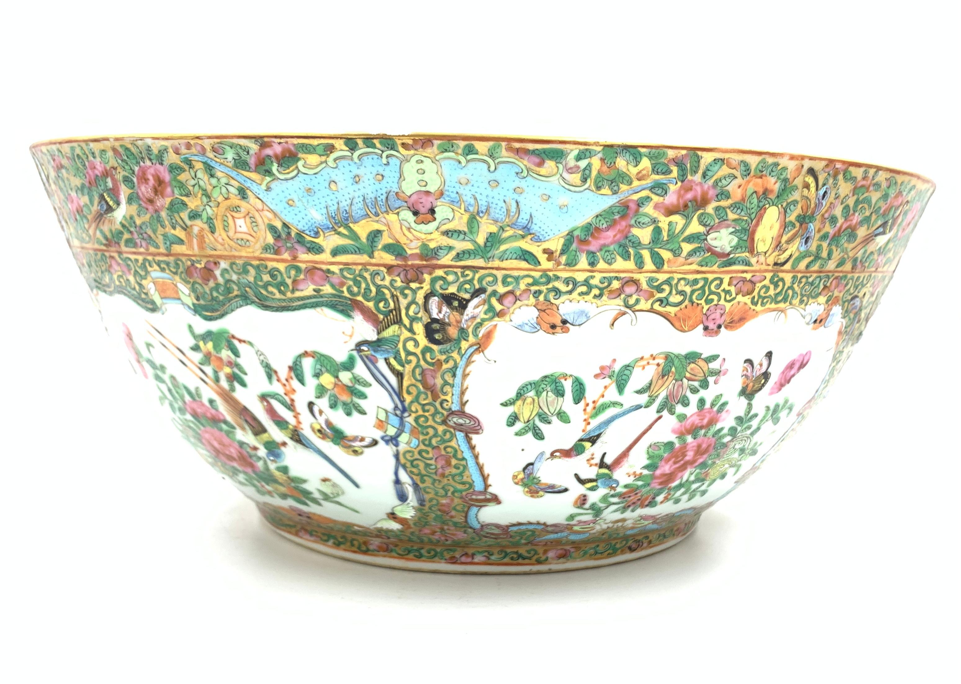 Large Chinese Canton Famille Rose Bowl, 19th Century 3