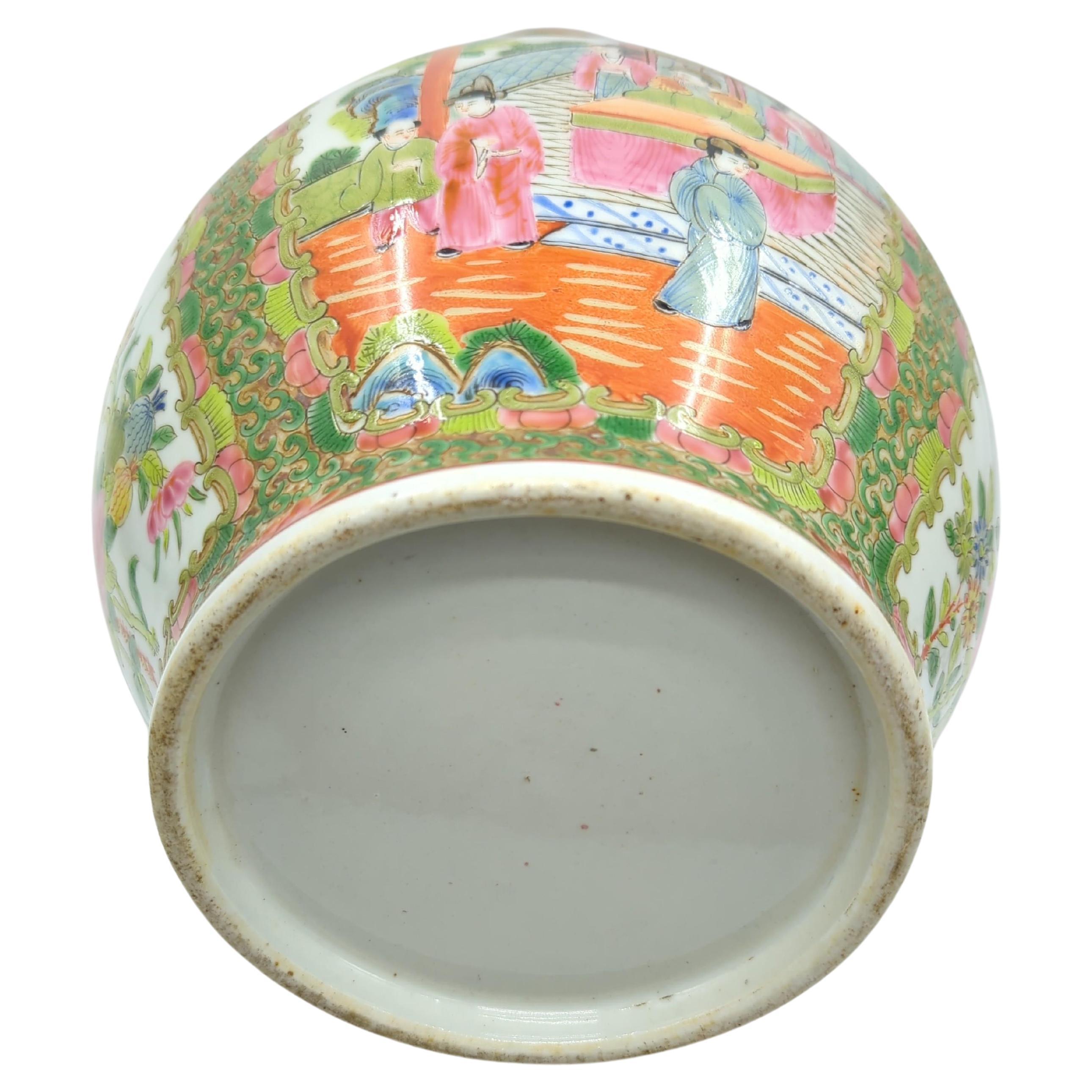 Große chinesische Kanton-Rosenmedaillon-Vase mit Medaillon-Vase und vergoldetenBratenringgriffen, 19-20c im Angebot 3