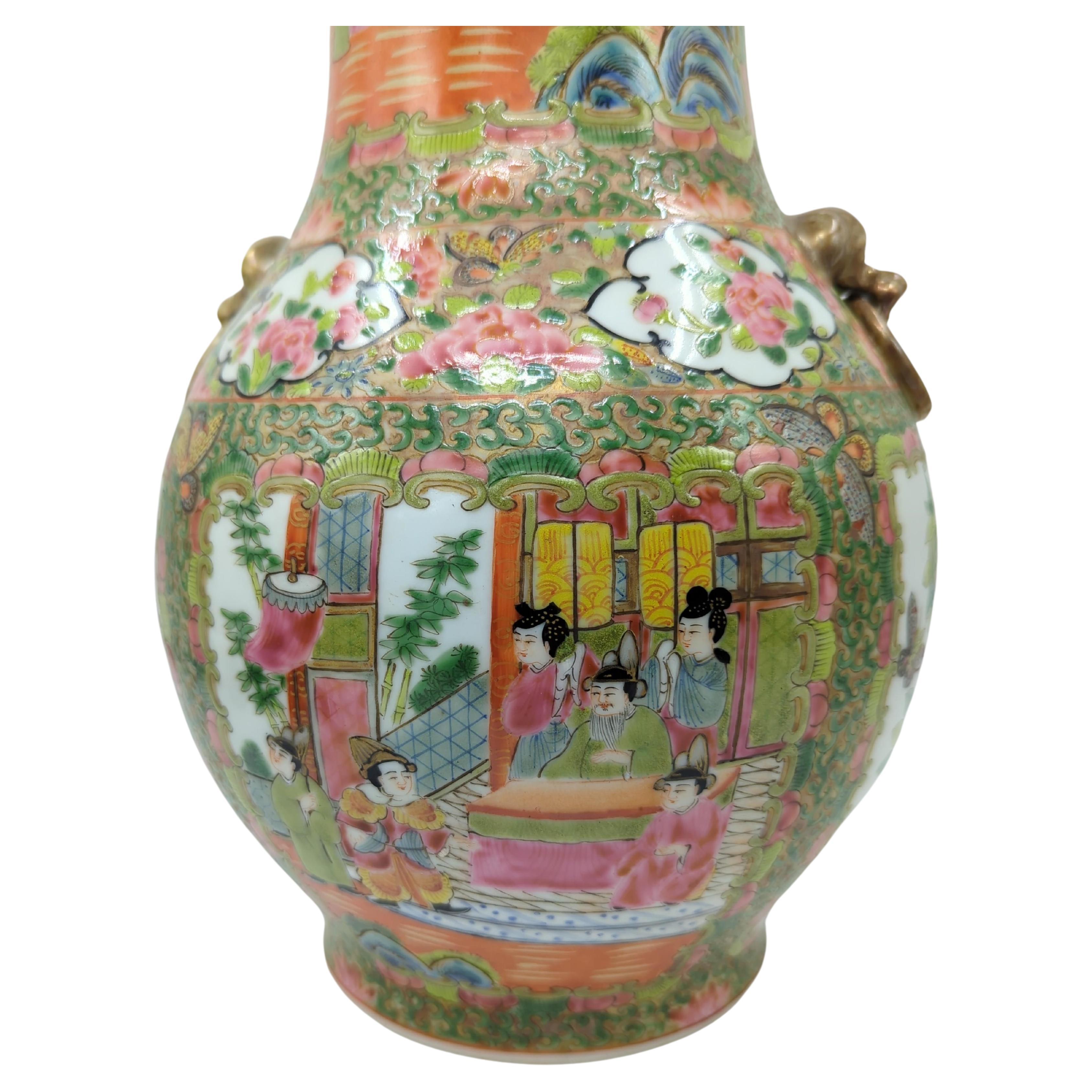 Große chinesische Kanton-Rosenmedaillon-Vase mit Medaillon-Vase und vergoldetenBratenringgriffen, 19-20c im Zustand „Relativ gut“ im Angebot in Richmond, CA