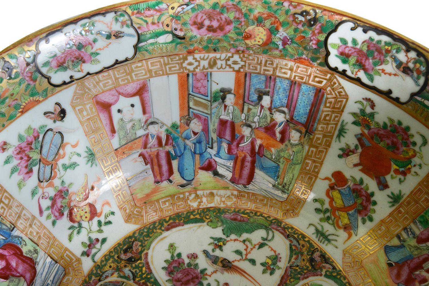 XIXe siècle Grand bol chinois à médaillon de Canton / Rose, 16