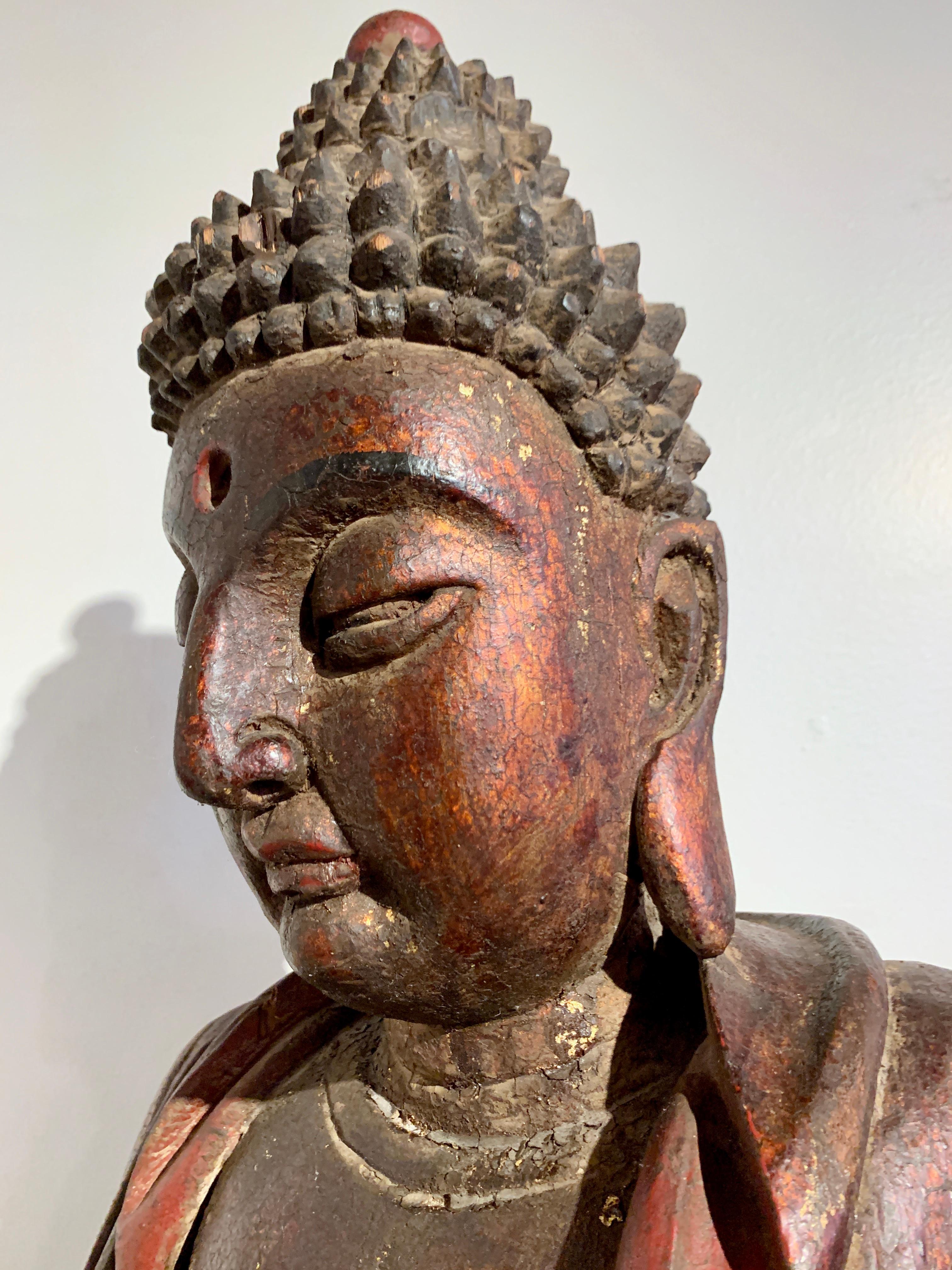 Gran buda chino tallado y lacado, dinastía Qing, siglo XIX en venta 4